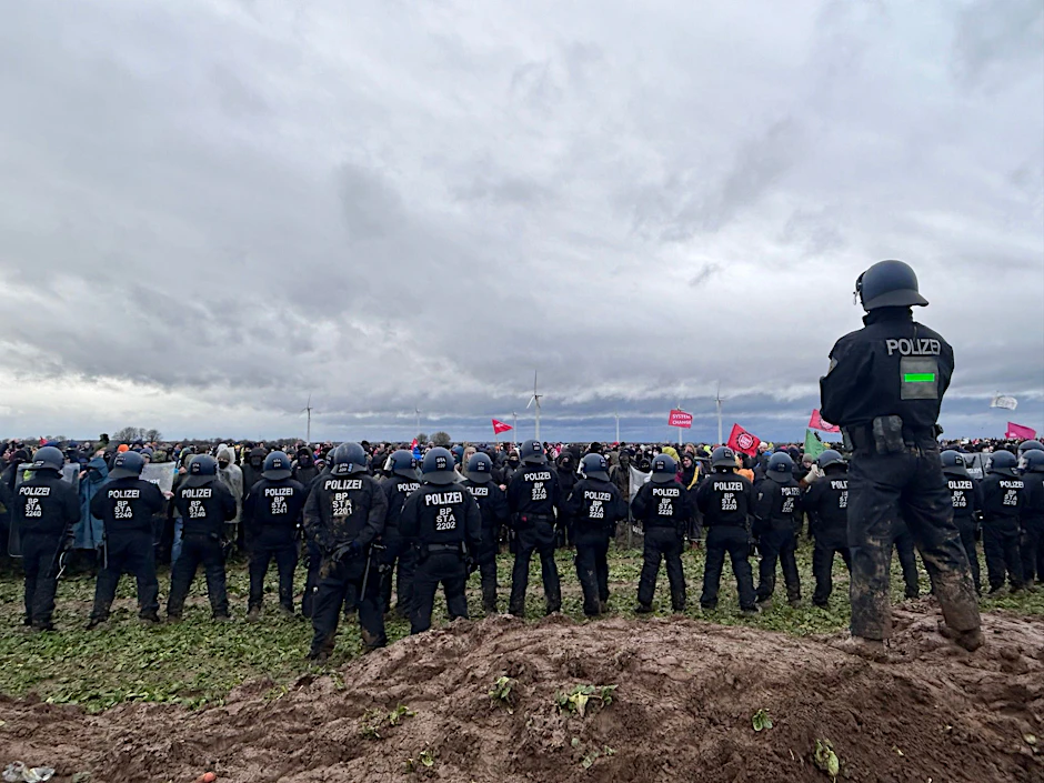 Aus der Polizeisicht: Ein Blick auf die 25.000 Demonstranten.