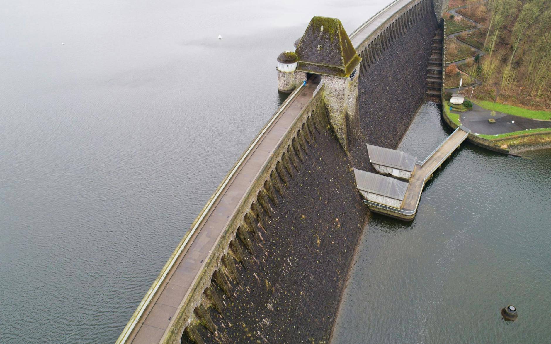 ARCHIV - Staudämme schränken den natürlichen Sedimenttransport der Flüsse ein.