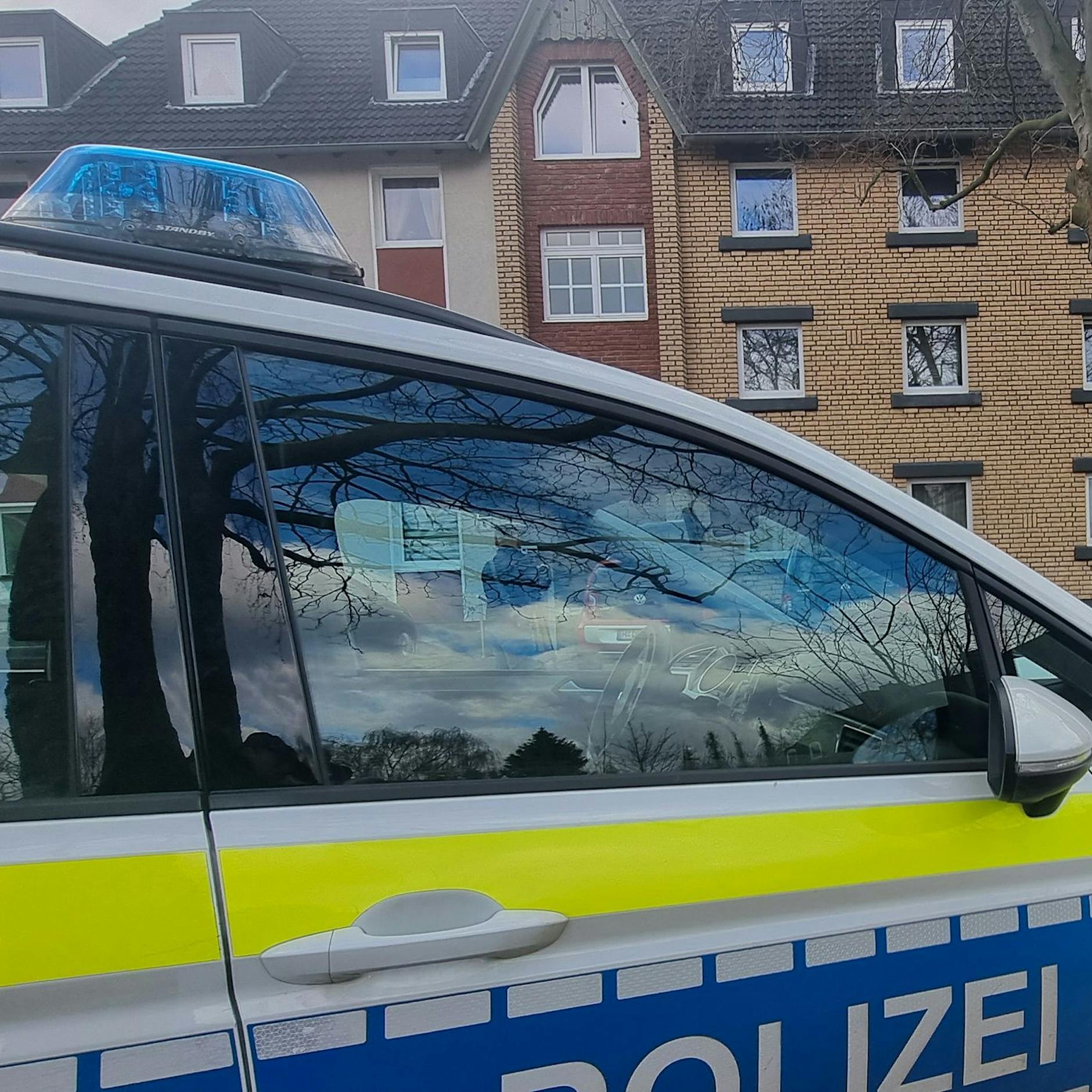 Vierjähriger angeblich nach Treppensturz tot im Bett: Eltern verhaftet! DAS ist bisher bekannt