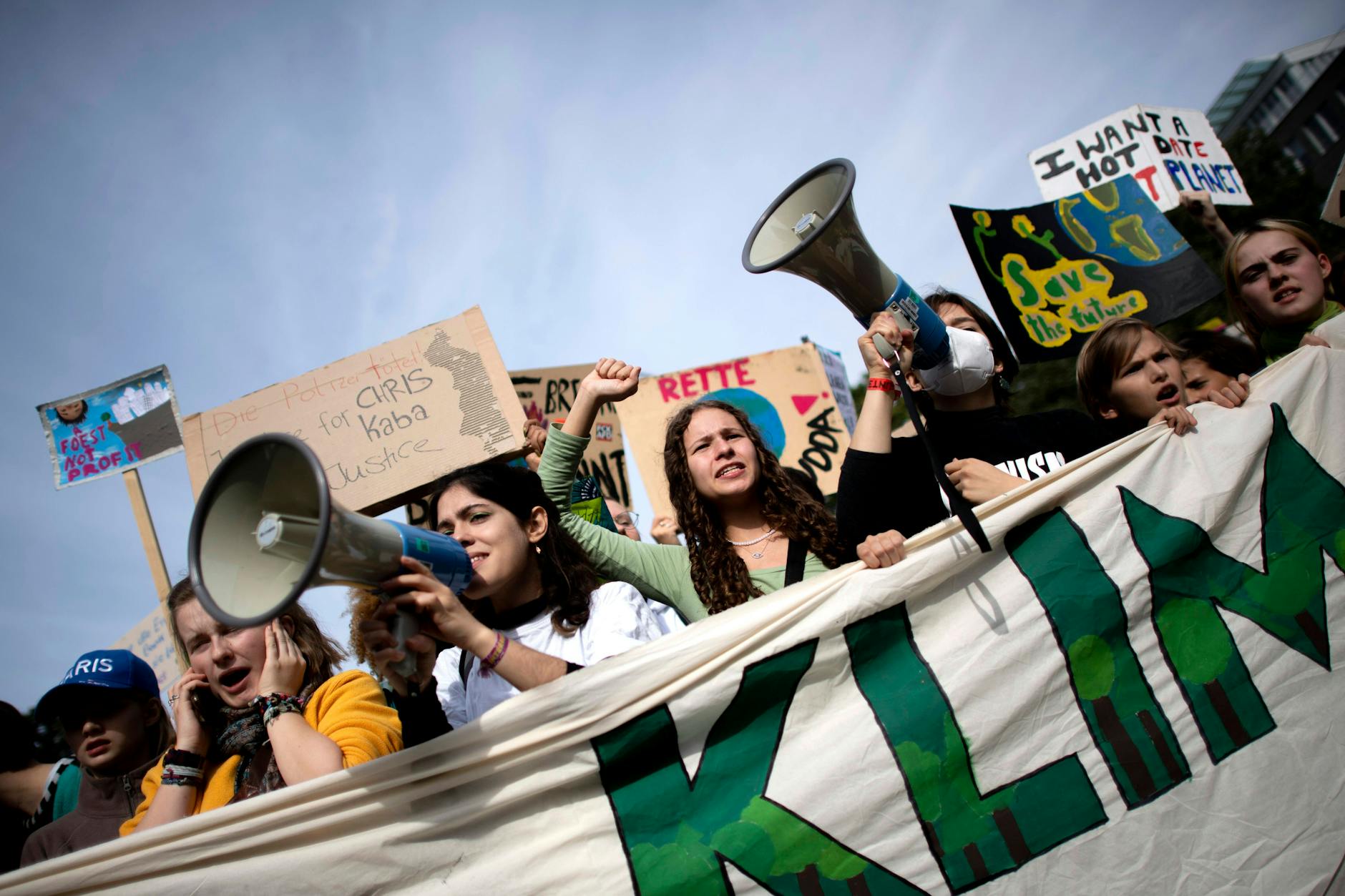 Schülerinnen und Schüler der weltweiten Bewegung Fridays for Future in Berlin
