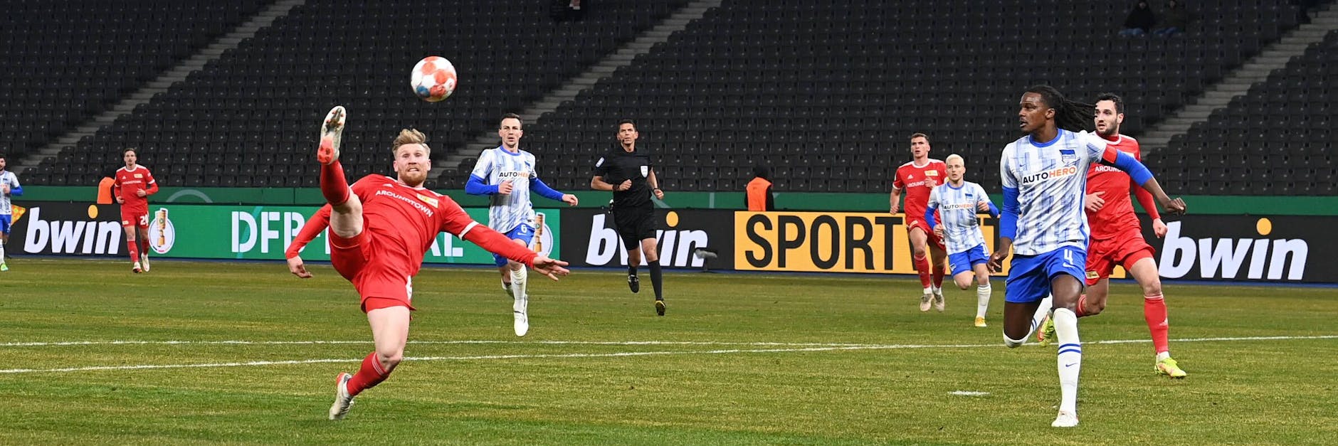 Andreas Volgsammer erzielt im DFB-Pokal das 1:0 für den 1. FC Union gegen Hertha BSC beim Stadtderby.