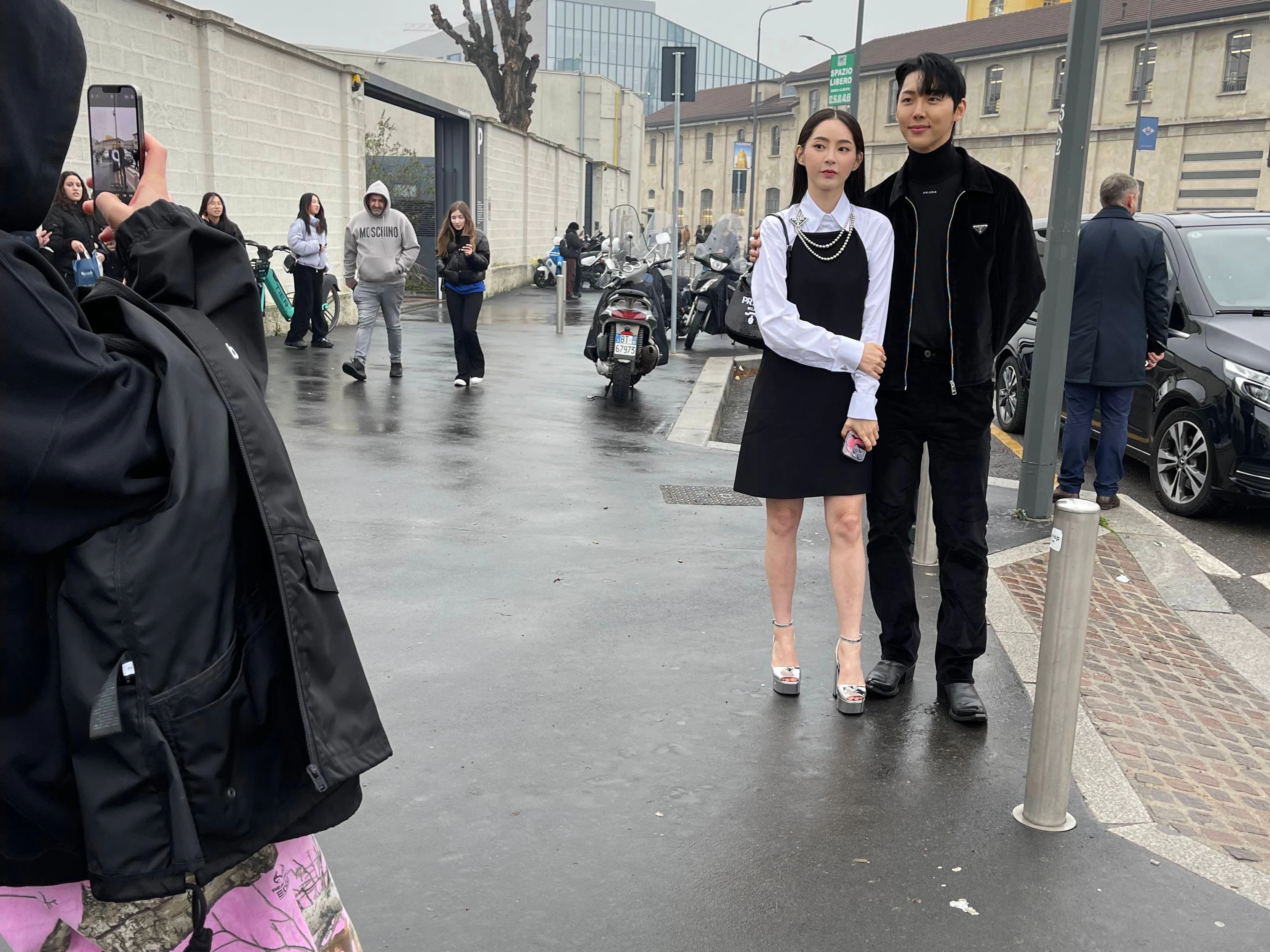 Dieses Pärchen besucht regelmäßig die Mailänder Fashion Week, viele Fotografen kennen die beiden bereits.&nbsp;