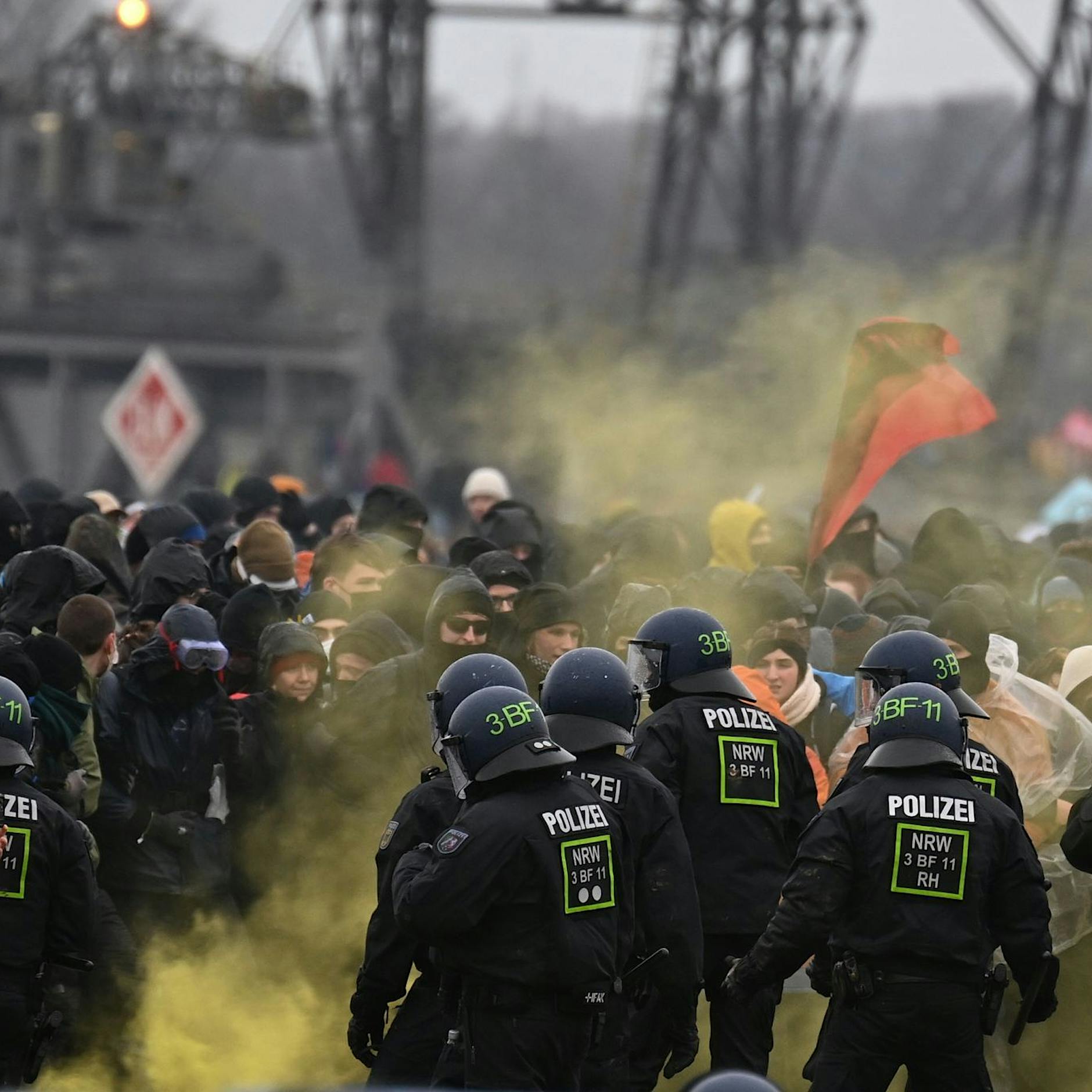 Lützerath bis auf zwei Aktivisten im Tunnel geräumt