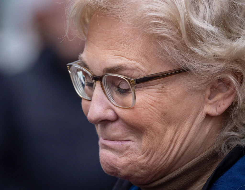 Feuerwehreinsatz: Christine Lambrechts Adventskranz geht in Flammen auf