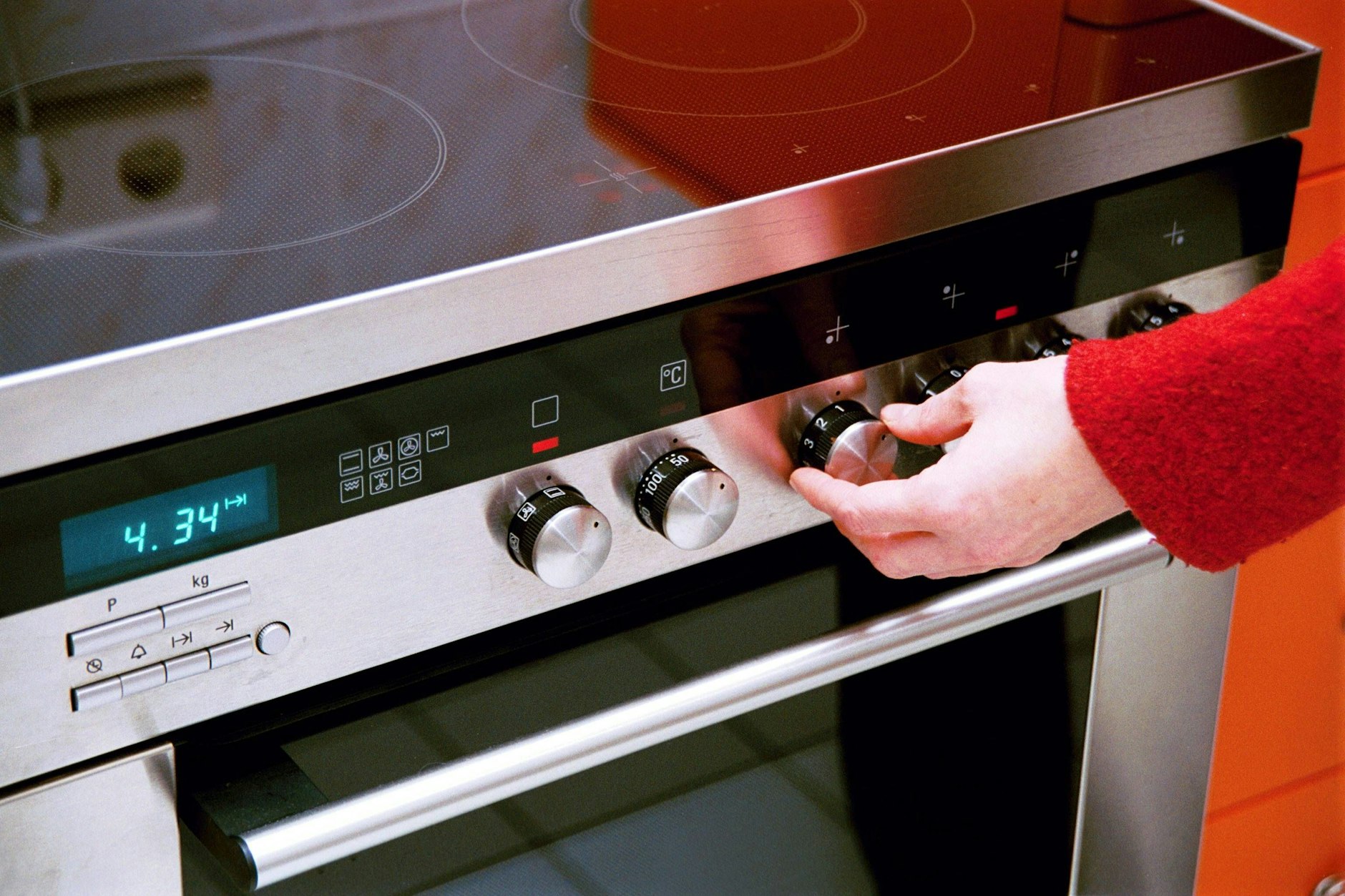 Ein Mieter hatte seinen Elektroherd mit Gas-Kartuschen gefüllt, das Gerät eingeschaltet und dann die Wohnung verlassen.