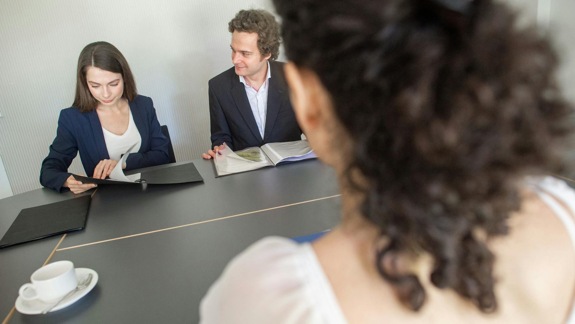 Darf mein Chef bestimmen, dass ich versetzt werde? Das kommt drauf an, meint ein Rechtsexperte.