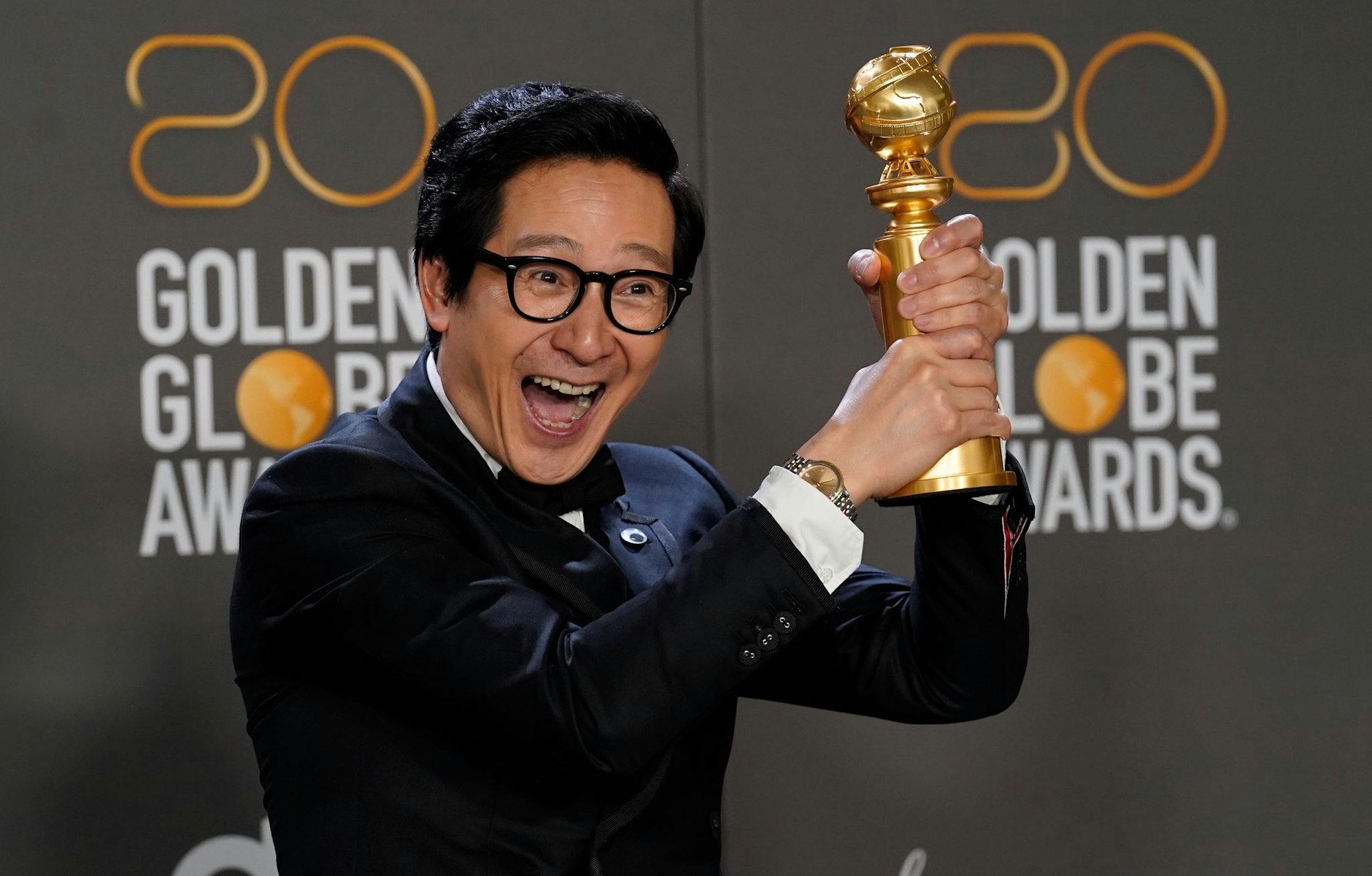 US-Schauspieler Ke Huy Quan hat den Golden Globe als bester Nebendarsteller gewonnen. Der 51-Jährige überzeugte mit seiner Rolle in der Science-Fiction-Komödie «Everything Everywhere All at Once».