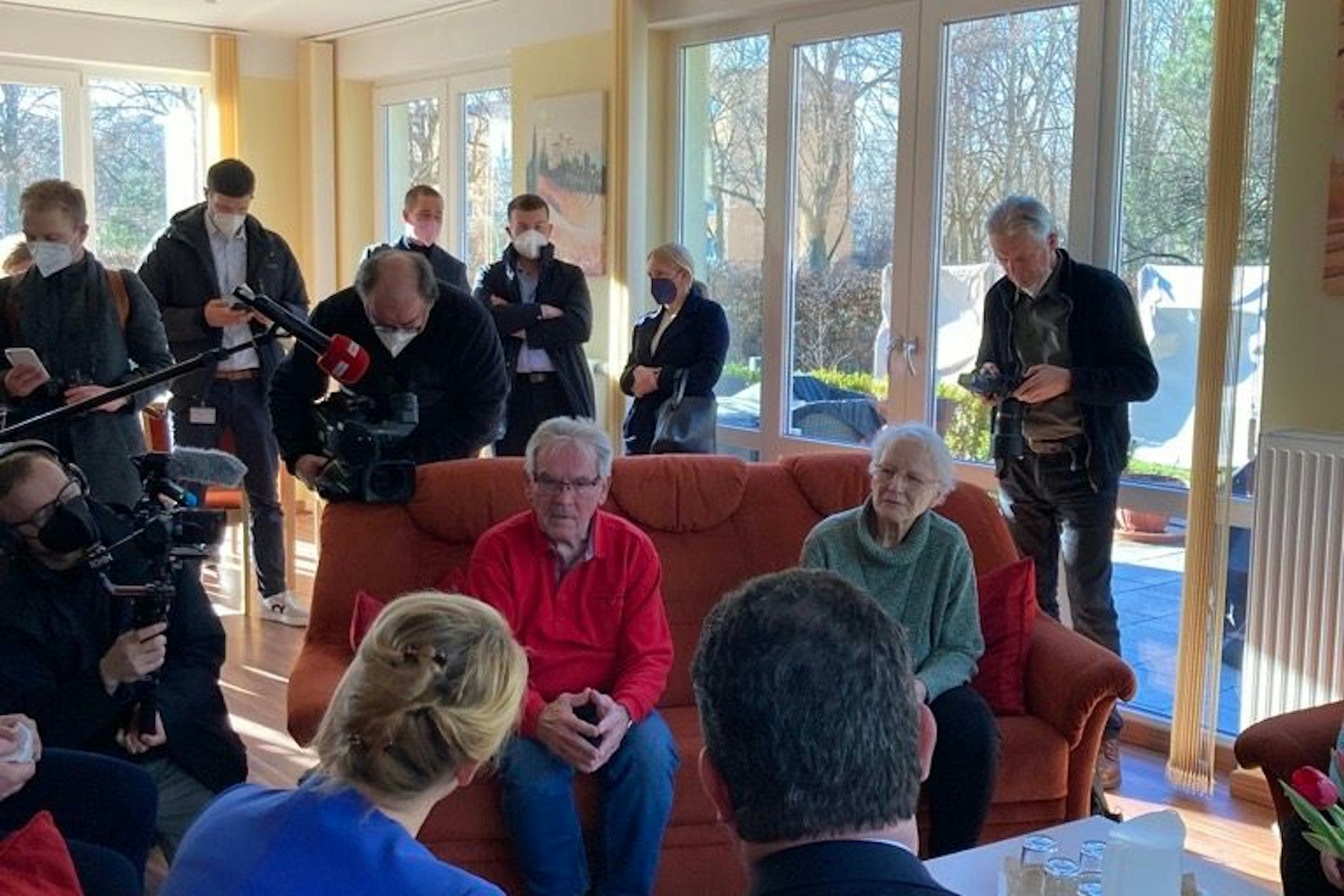 Großer Andrang im Altersheim: ARD und ZDF wähnten Heil schon als nächsten Verteidigungsminister.