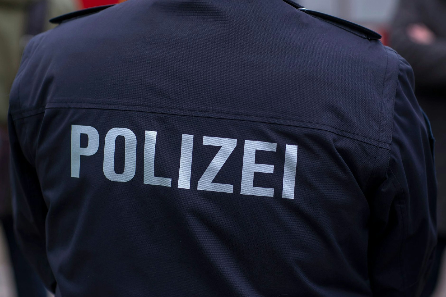 Ein Polizist in Uniform. (Symbolfoto)