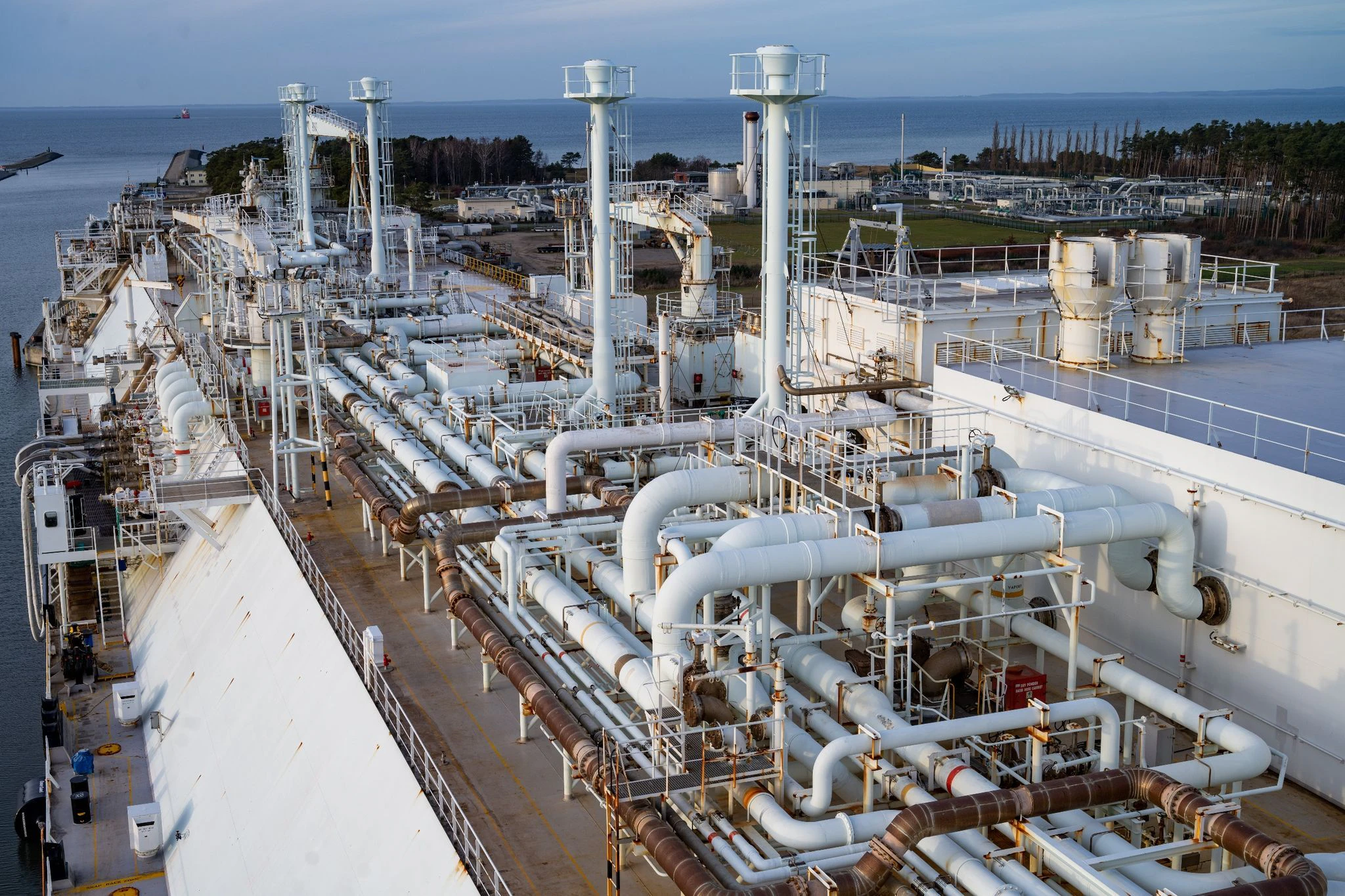 Das schwimmende LNG-Terminal «Neptune» im vorpommerschen Lubmin.  