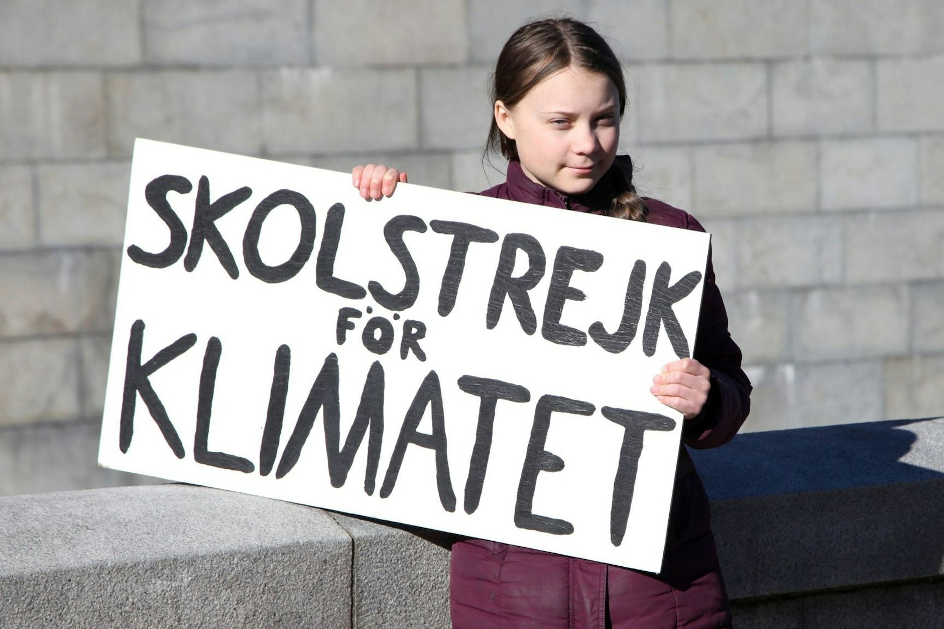 Wie alles begann: Greta im März 2019 mit dem Schild „Skolstrejk för klimatet“ (Schulstreik fürs Klima) in Stockholm.