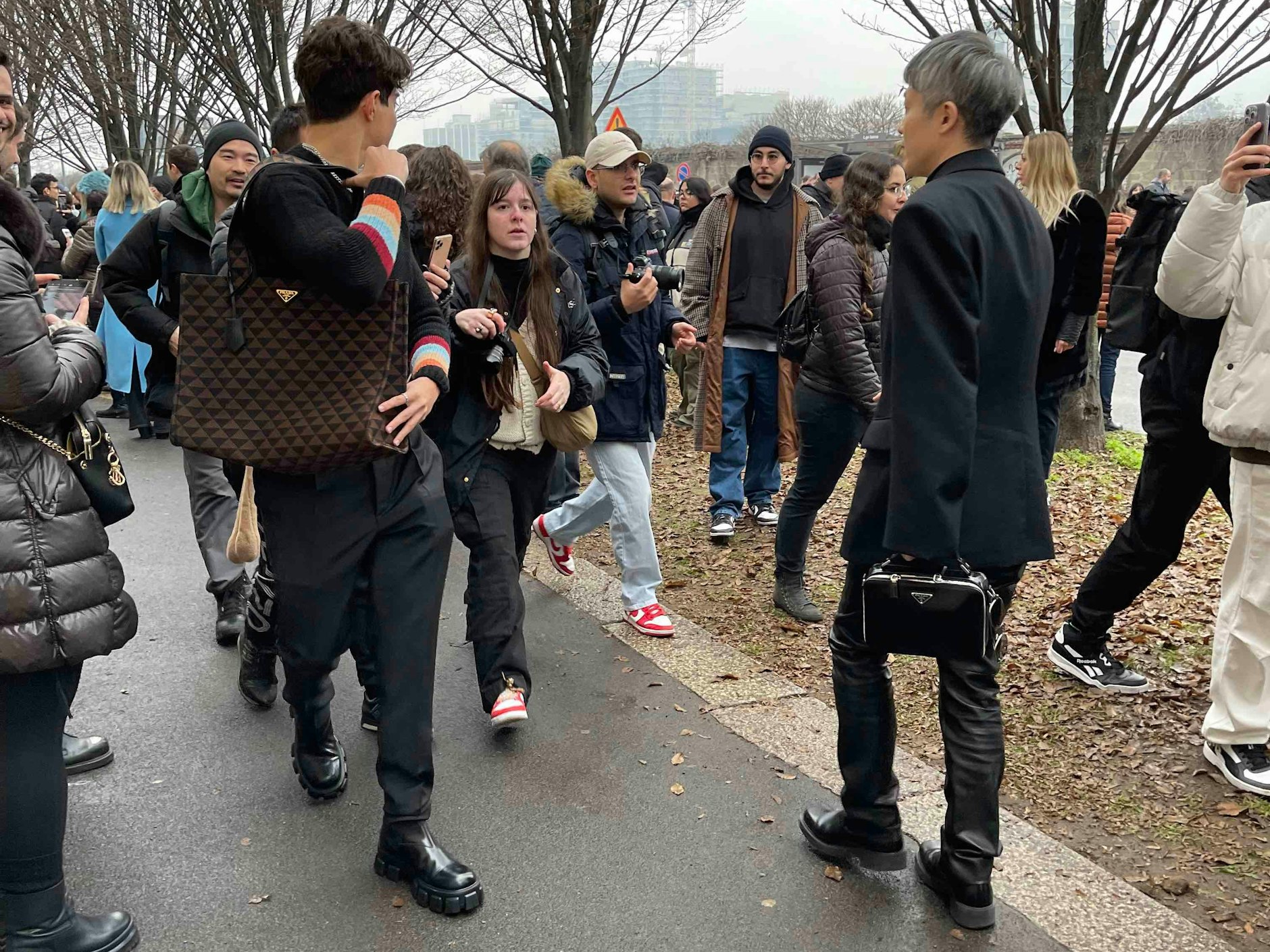 Der deutsche Social-Media-Star Nic Kaufmann wird von Fotografen und Fans verfolgt.&nbsp;