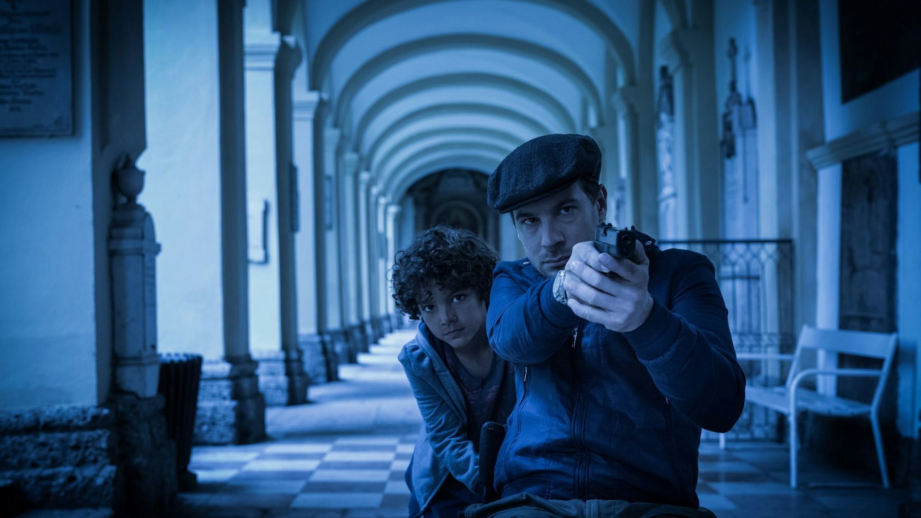 Marius Maier (l.) und Florian Teichtmeister in einer Szene aus „Die Toten von Salzburg - Königsmord“.