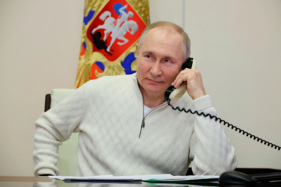 Russlands Präsident Wladimir Putin am Telefon (Archivbild).&nbsp;