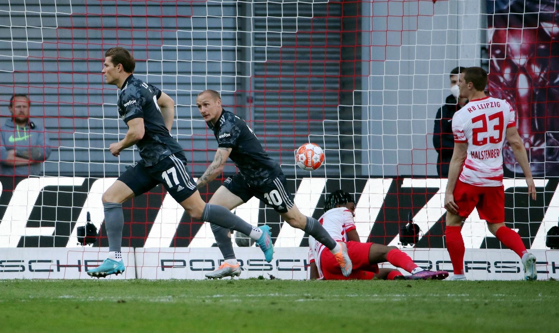 Danach das in Fußballkreisen beliebte Spiel: Fang den Schützen!