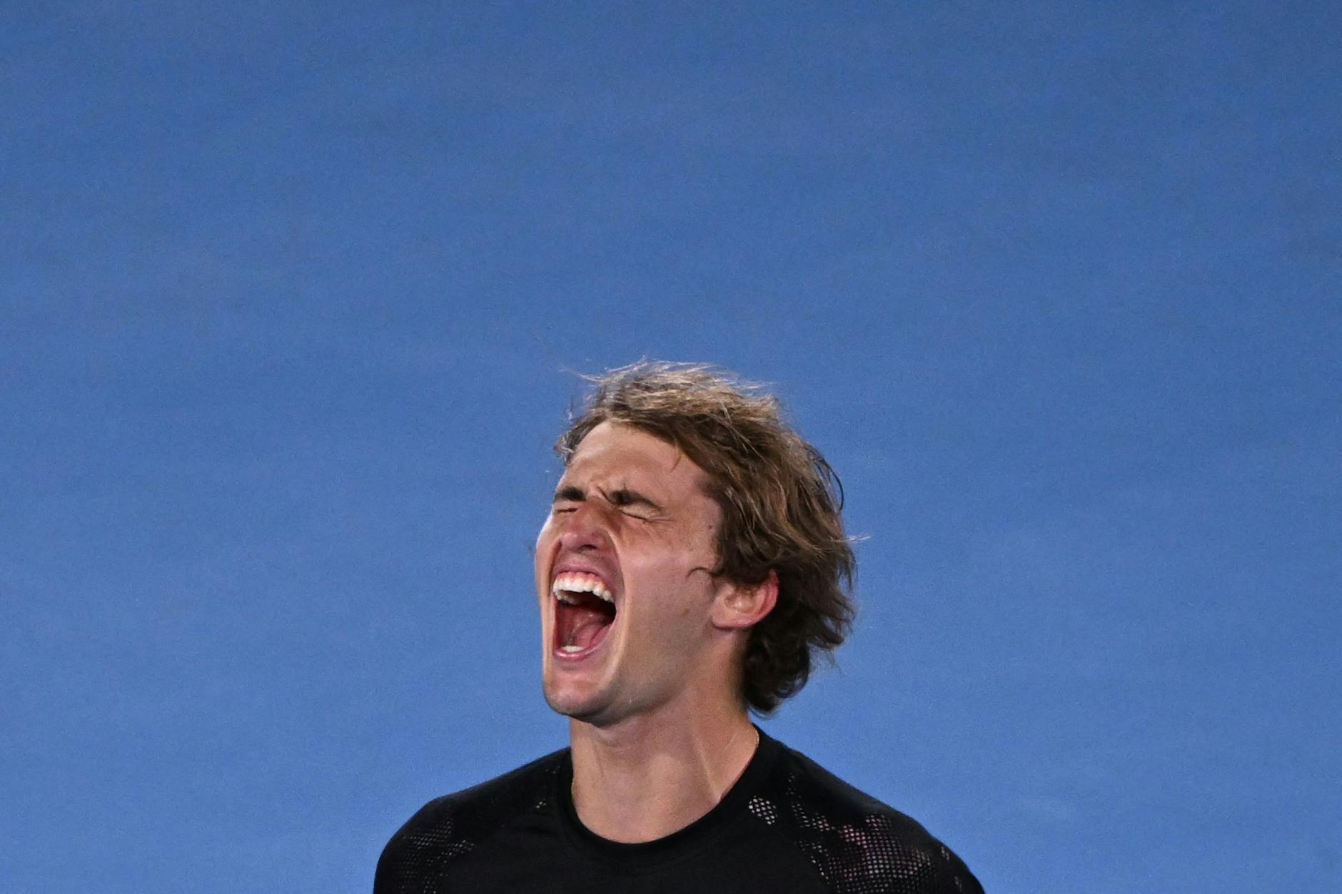 Alexander Zverev schrie seine Freude über den umkämpften Erstrundensieg bei den Australian Open laut heraus.