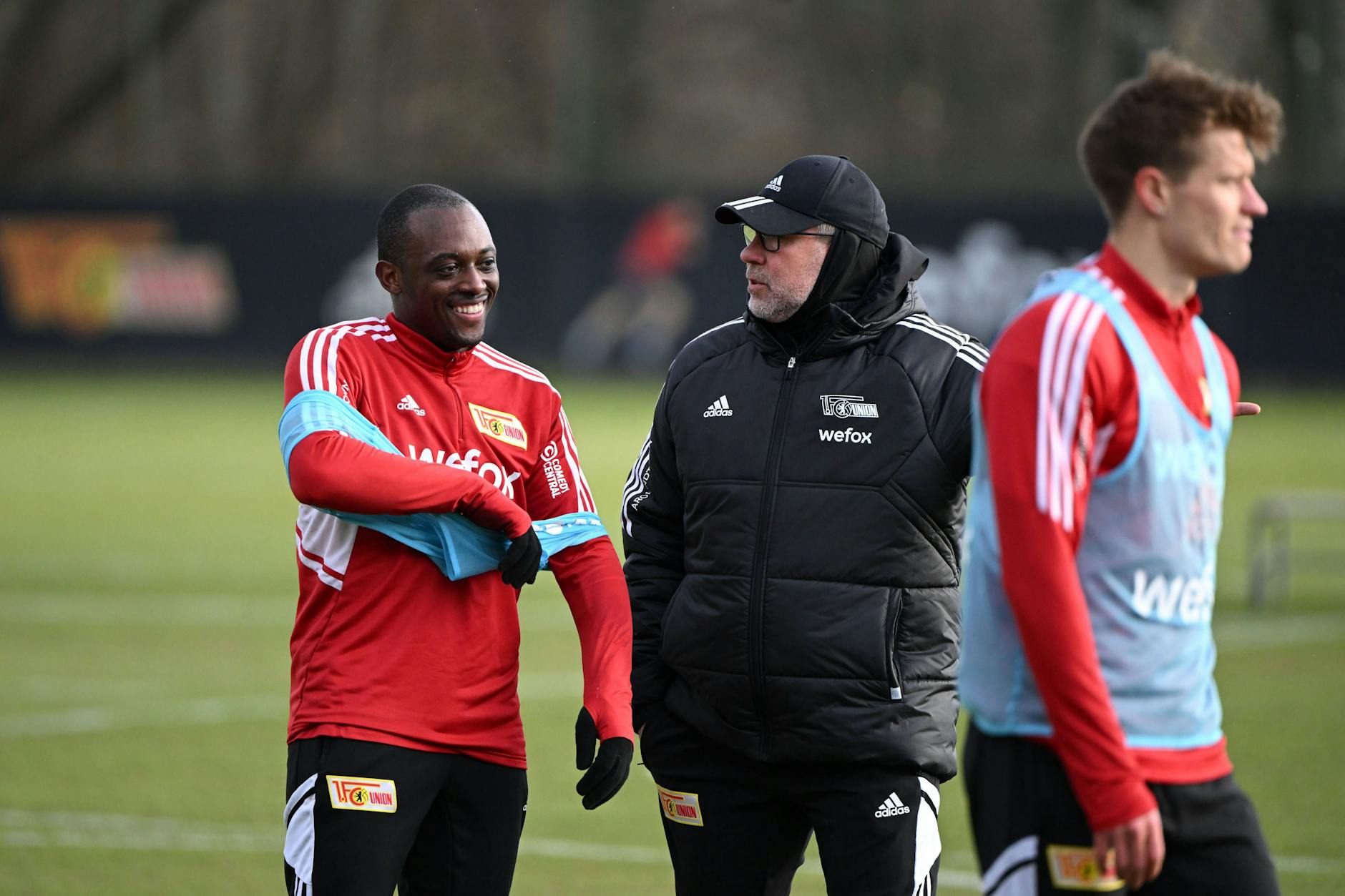 Jerome Roussillon (l.) versprühte im Training am Dienstag direkt gute Laune.