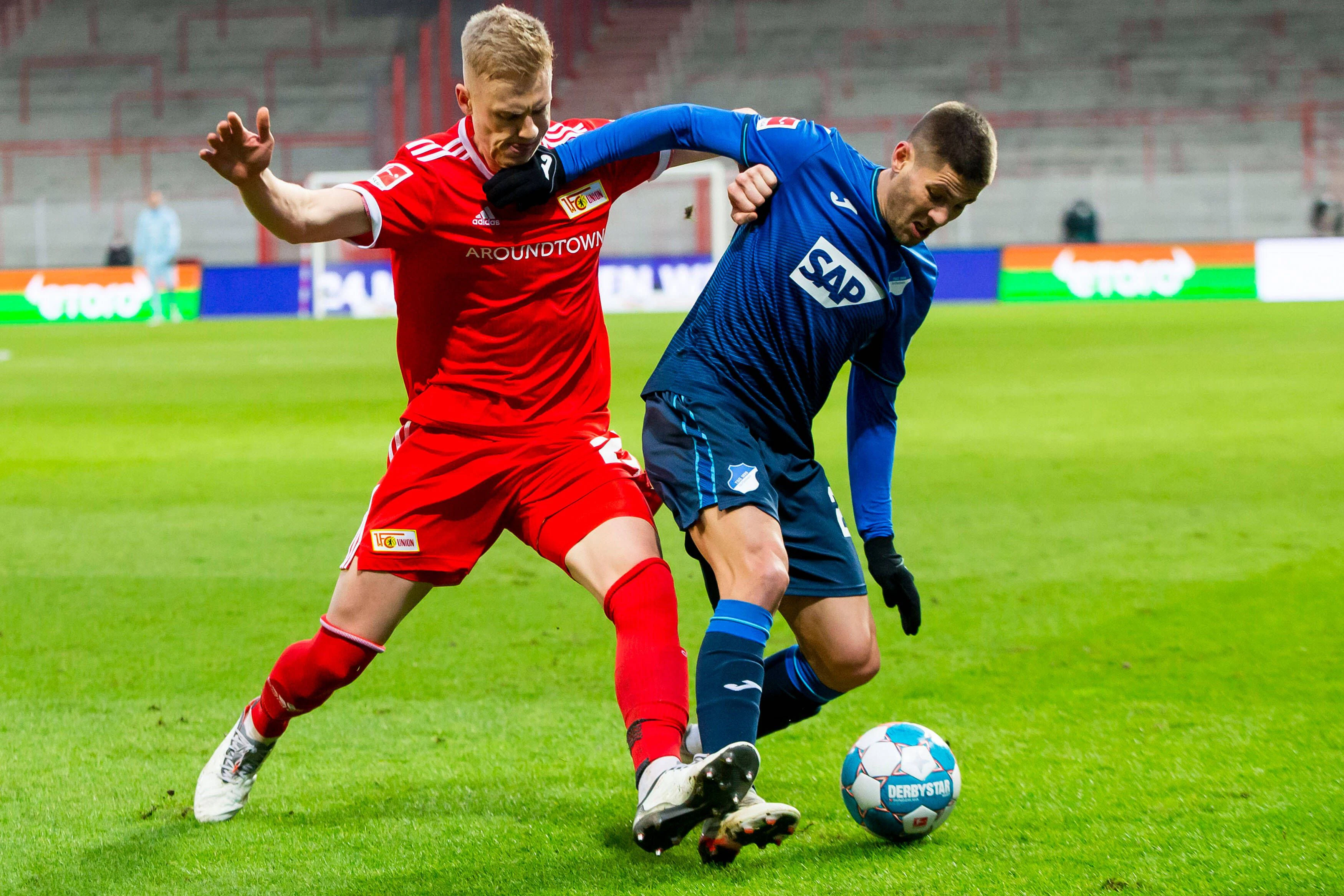Timo Baumgartl (l.) kennt die Stärken und Schwächen der TSG Hoffenheim um Andrej Kramaric bestens.