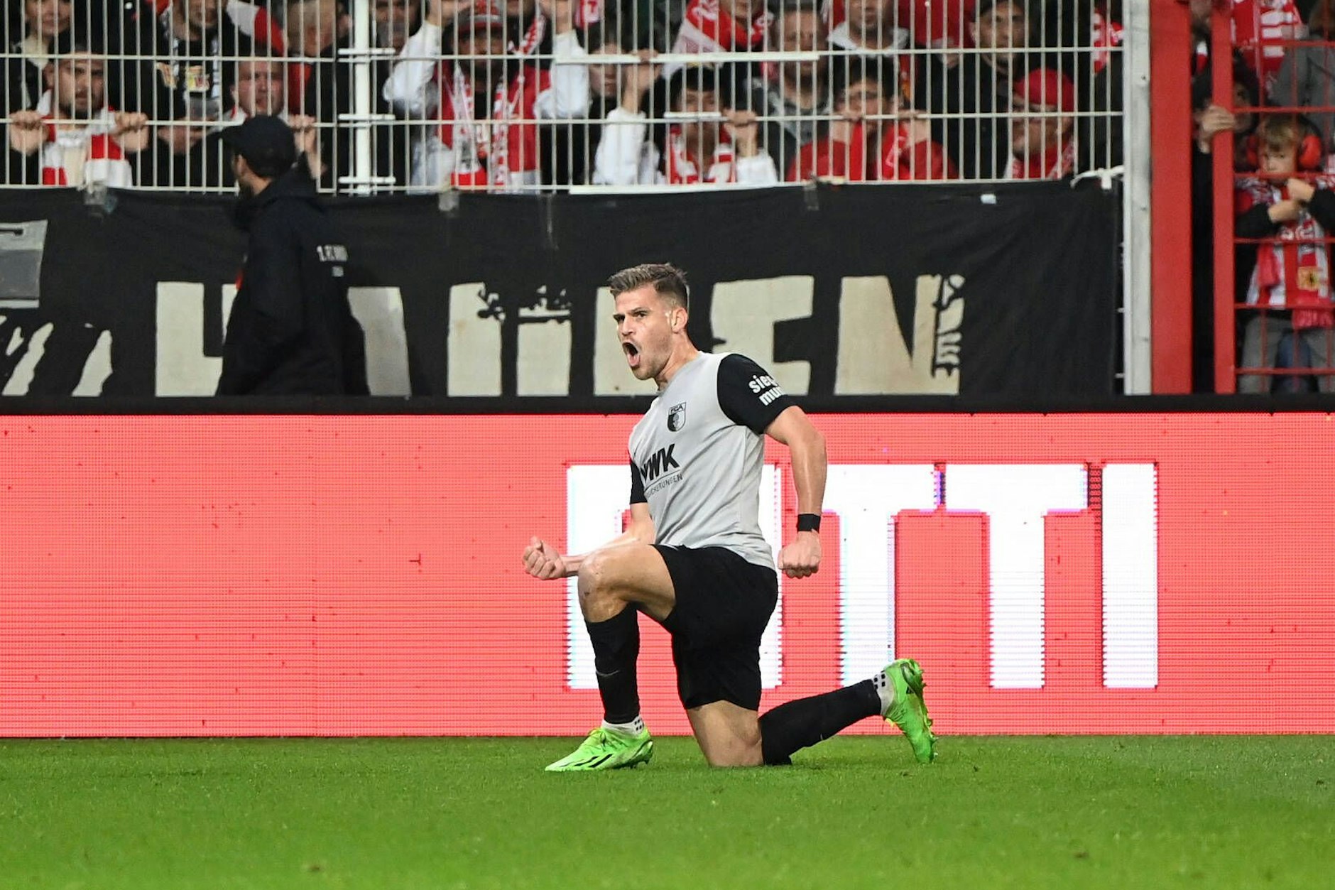 Soll in Zukunft für Hertha BSC jubeln: Florian Niederlechner (32) kommt nun doch sofort vom FC Augsburg.