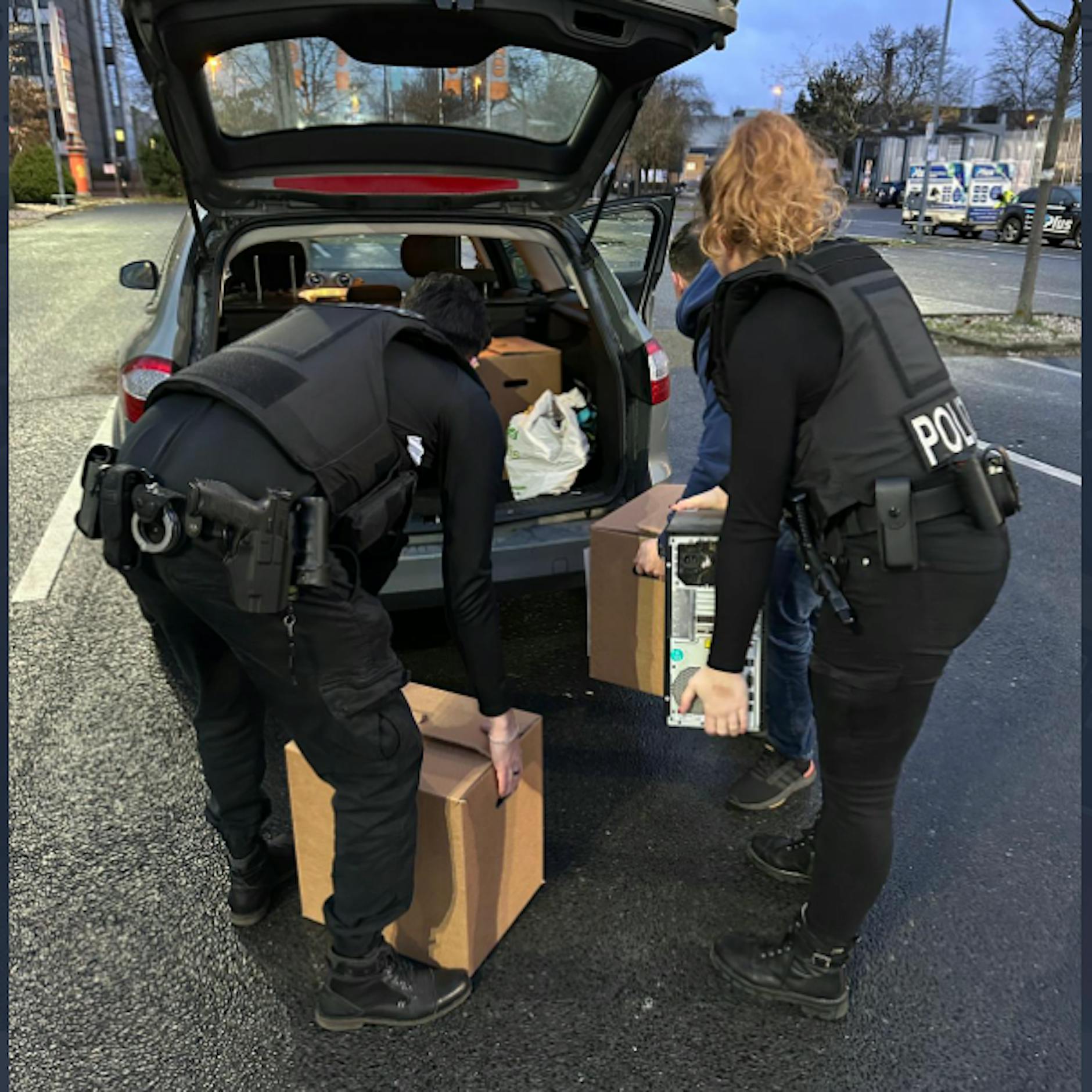 Razzia gegen Kinderpornos: Über 20 Verdächtige – ein Vater soll Nacktbilder seiner Tochter (13) zur Verfügung gestellt haben