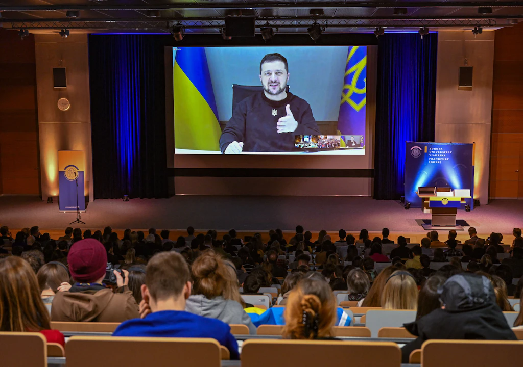 Selenskyj zu HU-Studenten: „Tragt nicht das Gewicht der Vergangenheit auf euren Schultern“