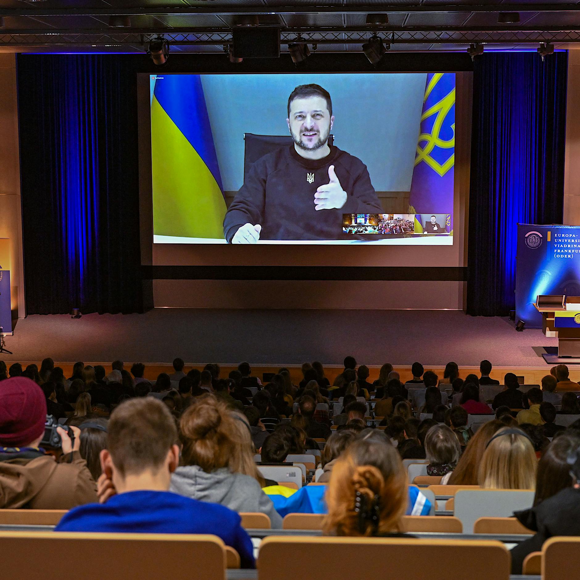 Selenskyj zu HU-Studenten: „Tragt nicht das Gewicht der Vergangenheit auf euren Schultern“