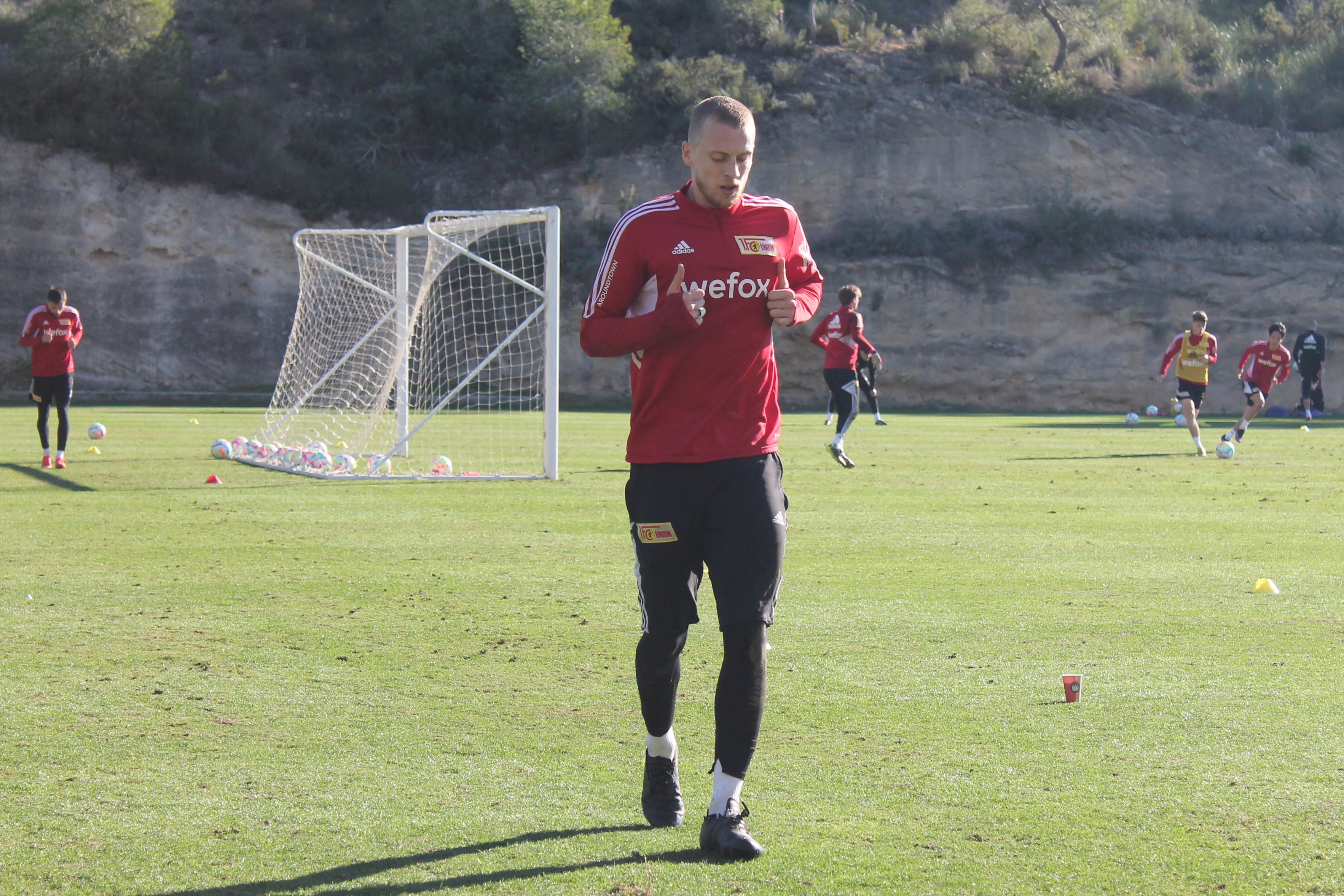 Timo Baumgartl schnaufte – wie alle anderen Spieler – beim Dauerlauf während der letzten Trainingseinheit in Campoamor am vergangenen Dienstag