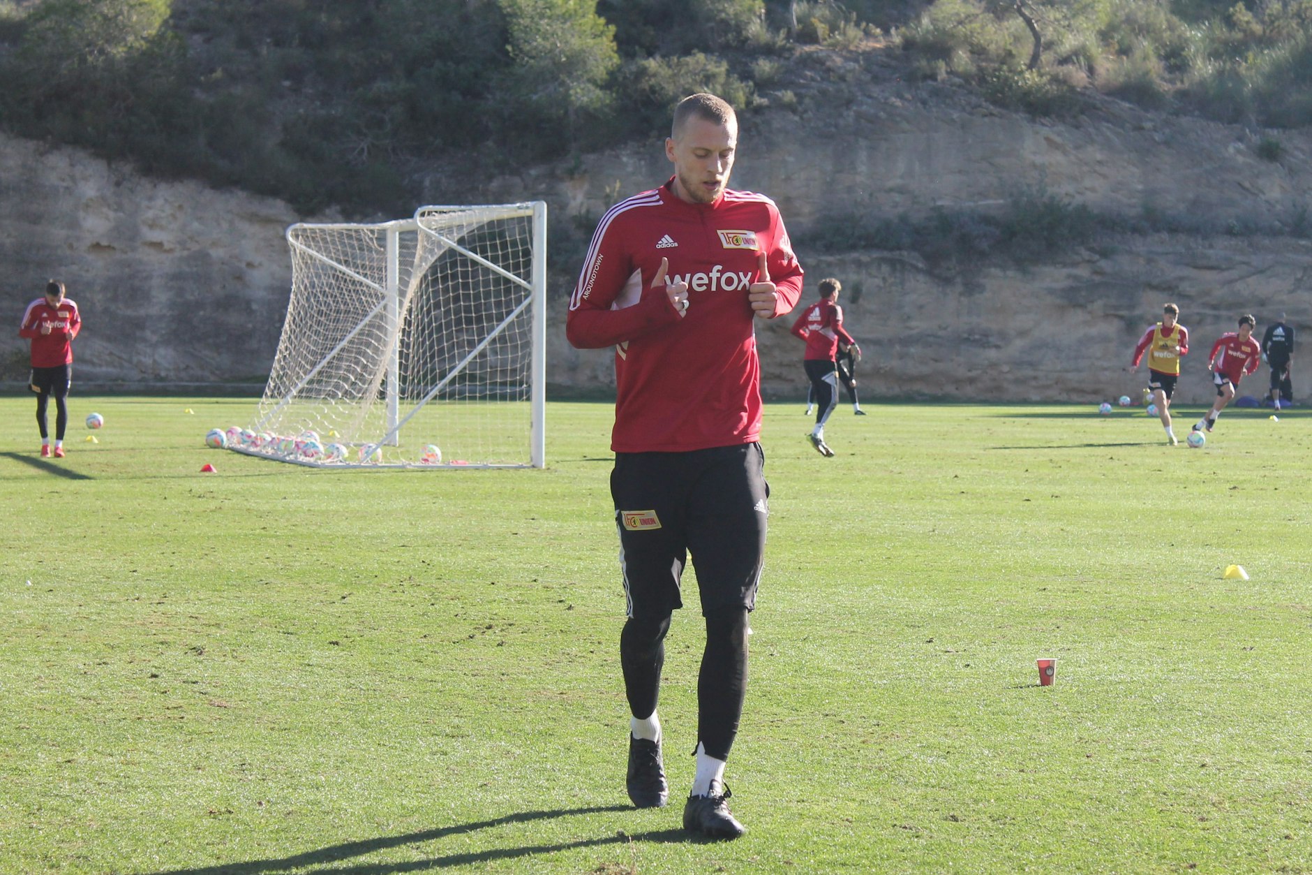 Timo Baumgartl schnaufte – wie alle anderen Spieler – beim Dauerlauf während der letzten Trainingseinheit in Campoamor am vergangenen Dienstag