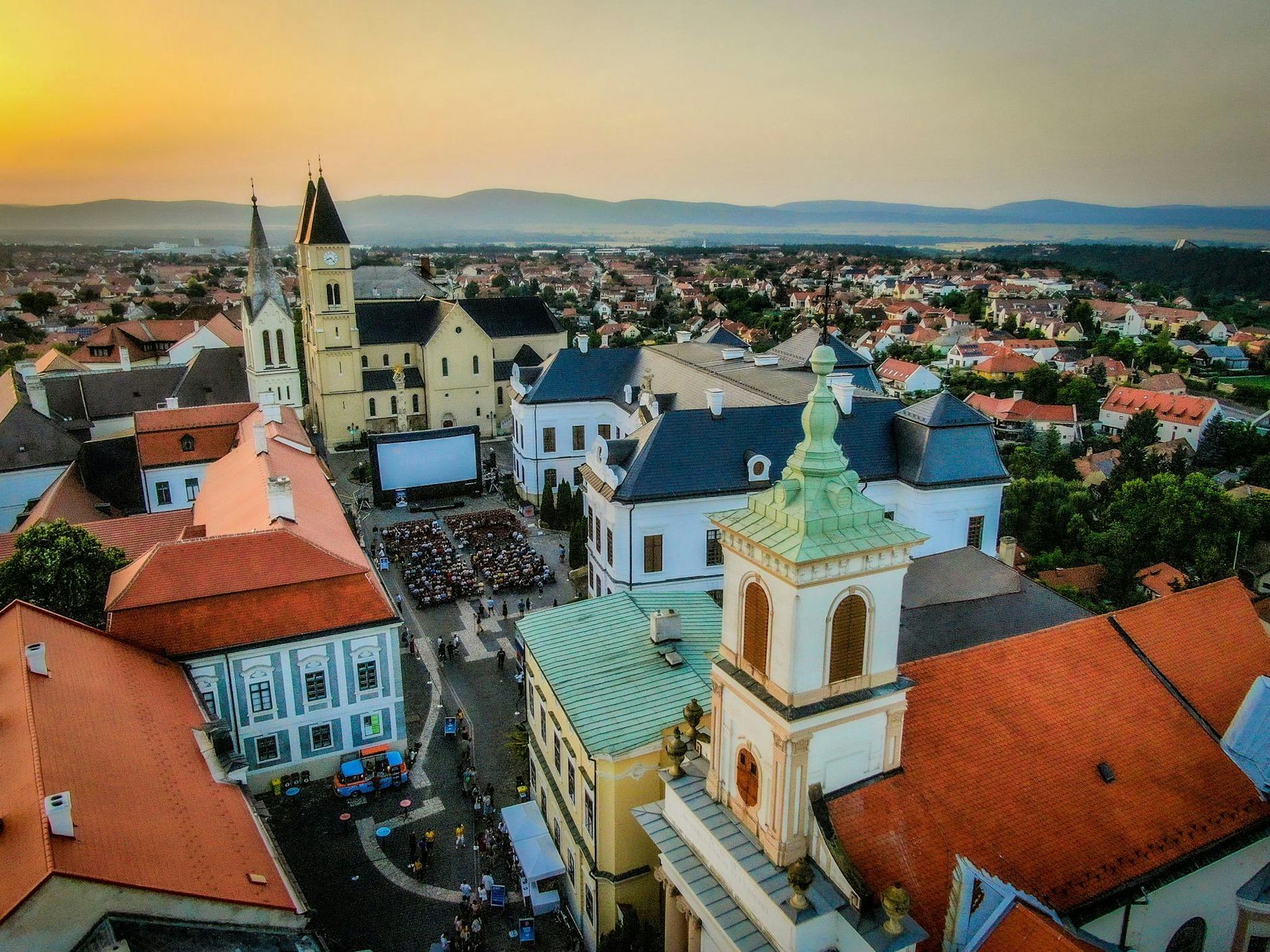HANDOUT - Das schmucke Veszprem nahe des ungarischen Plattensees ist Kulturhauptstadt 2023.