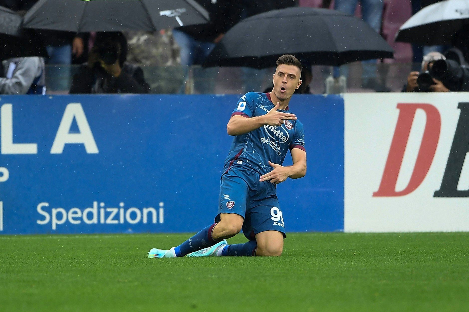 Der Pistolero hat Ladehemmungen: Hertha-Leihgabe Kris Piatek (27) traf für Salernitano zuletzt im November.