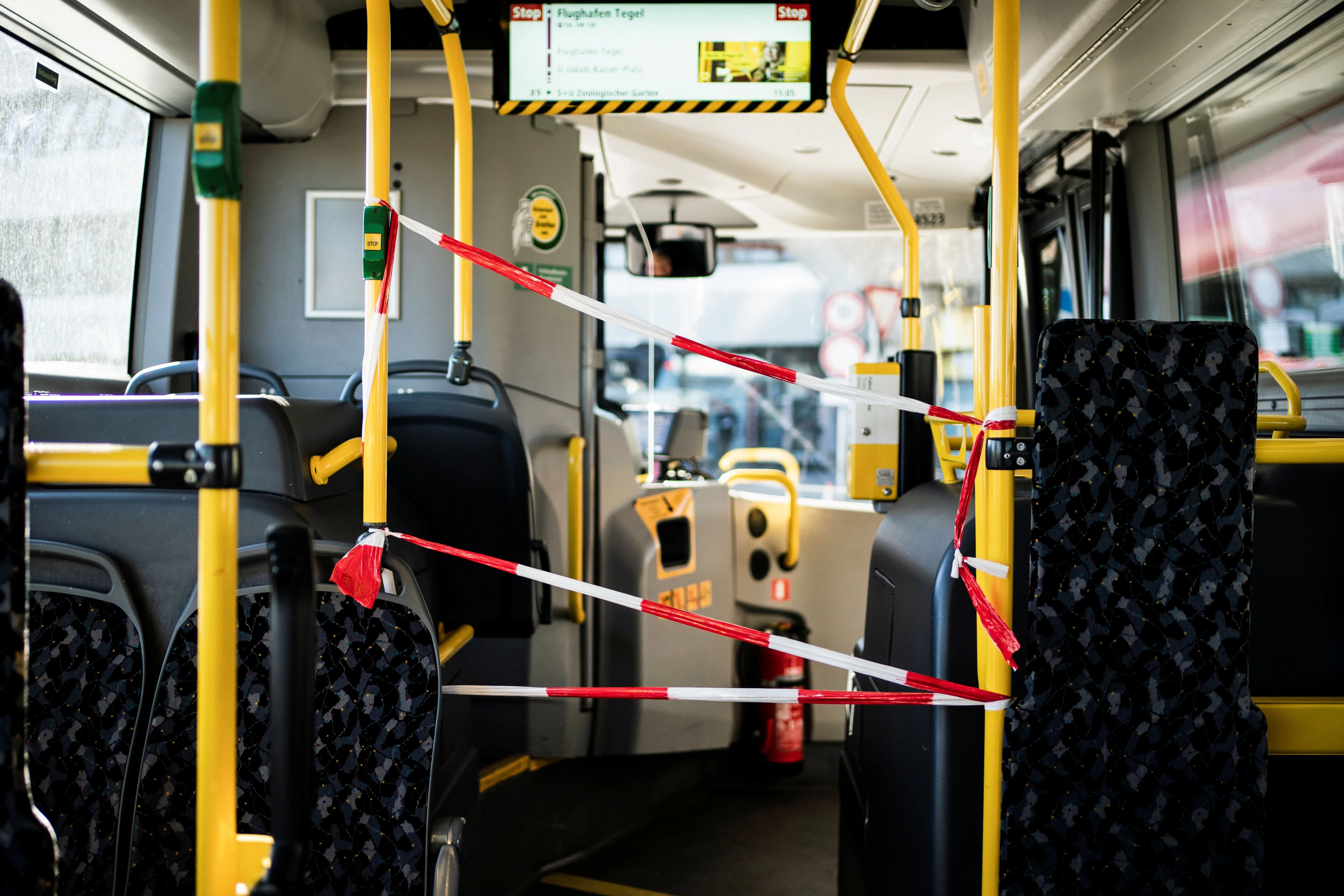 Abgesperrter Fahrerbereich in einem BVG Bus. Berlin, Deutschland, 22.03.2020.