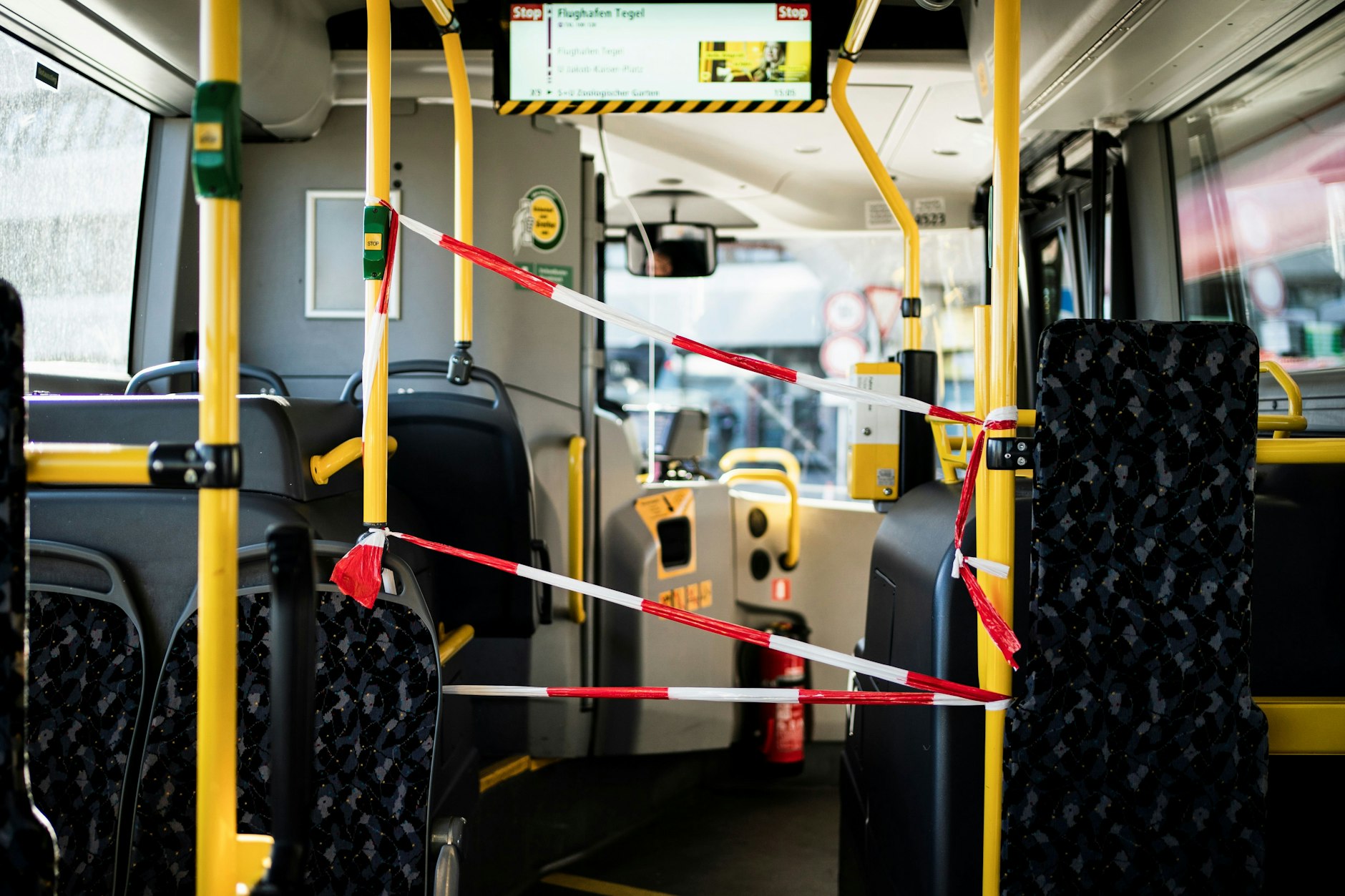 Abgesperrter Fahrerbereich in einem BVG Bus. Berlin, Deutschland, 22.03.2020.
