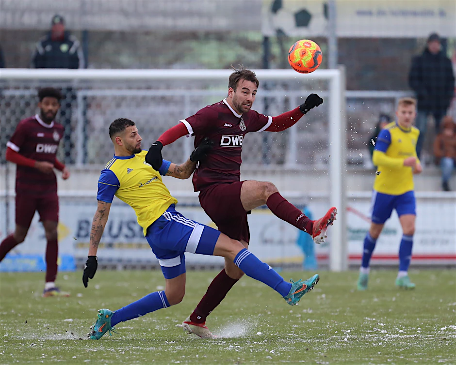 Dynamo-Stürmer Christian Beck (M.) will in der Rückrunde der Regionalliga Nordost noch mal richtig angreifen.