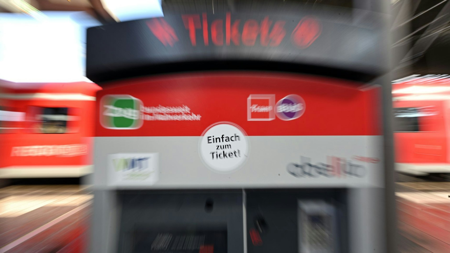 Einfach zum Ticket! Wer das an einem Fahrkarten-Automaten sieht, dem wird schon mal schwummrig, sieht die Erfahrung doch häufig anders aus.