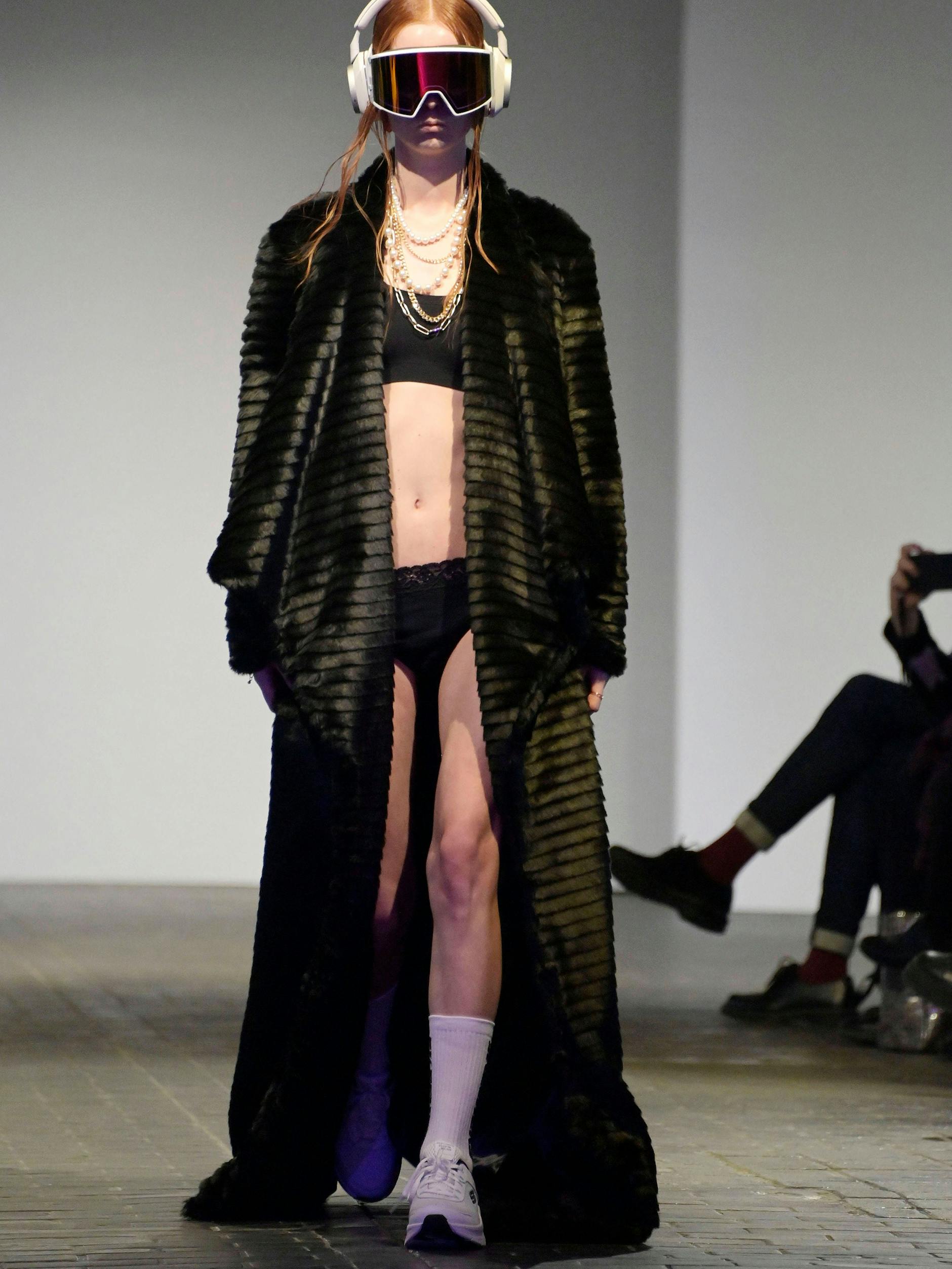 Eine Mischung aus Haute Couture und Sportswear: Die neue Kollektion von Rebekka Ruétz.