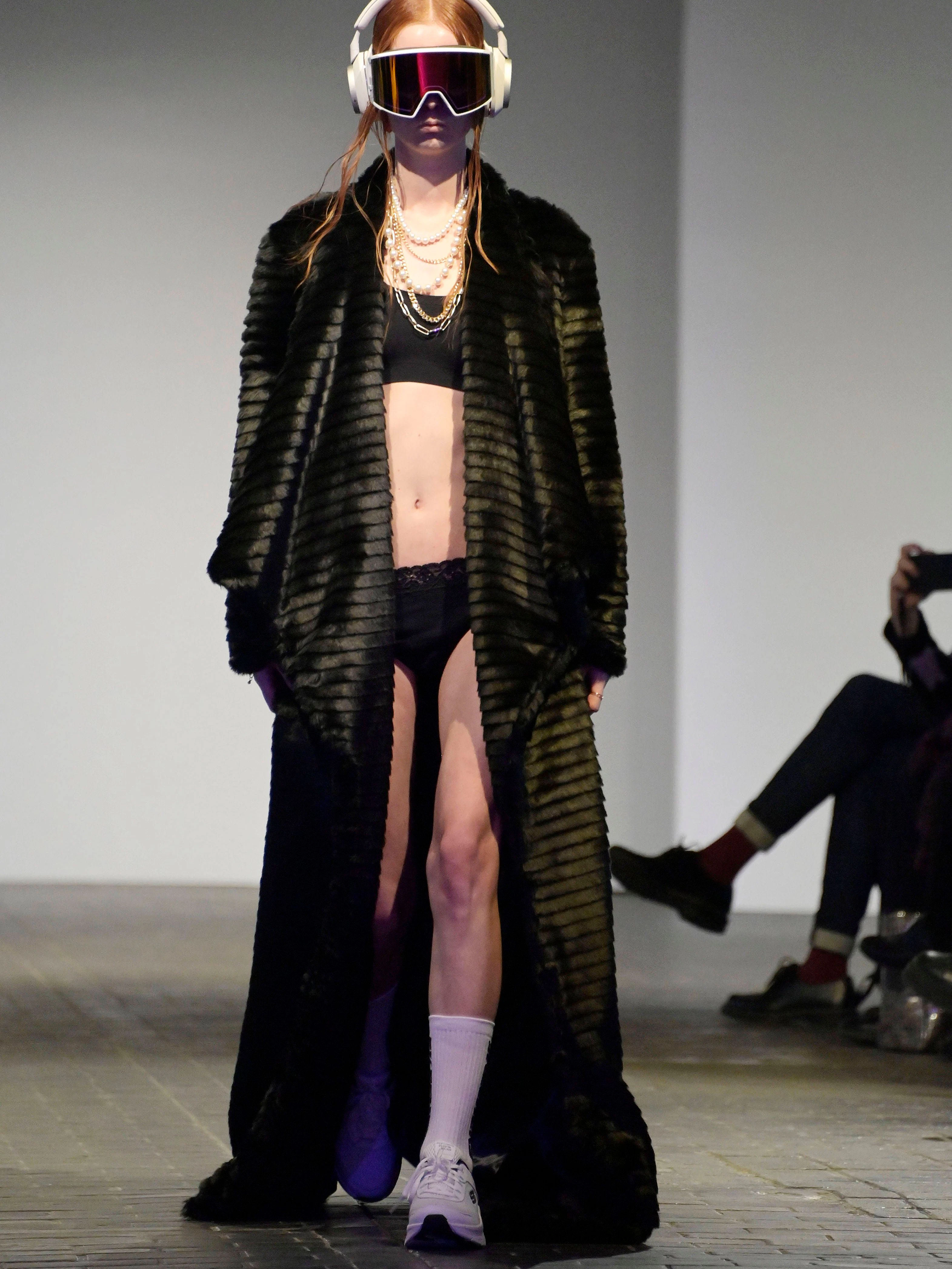 Eine Mischung aus Haute Couture und Sportswear: Die neue Kollektion von Rebekka Ruétz.