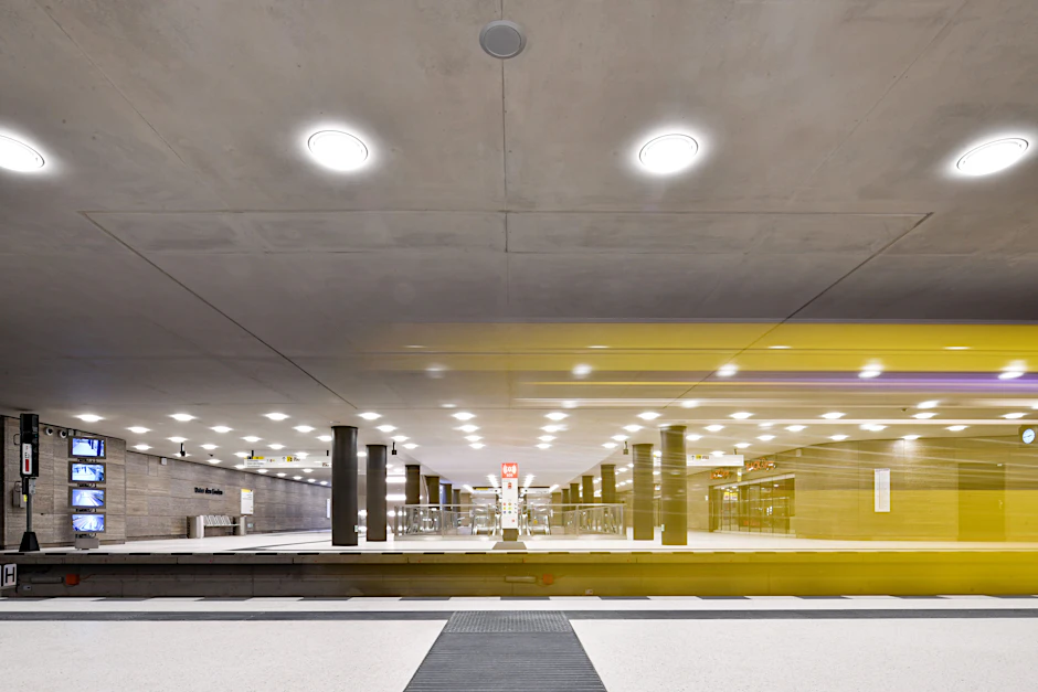 Ein Zug der U6 im U-Bahnhof Unter den Linden in Mitte. Auch diese Station ist von der Störung betroffen.
