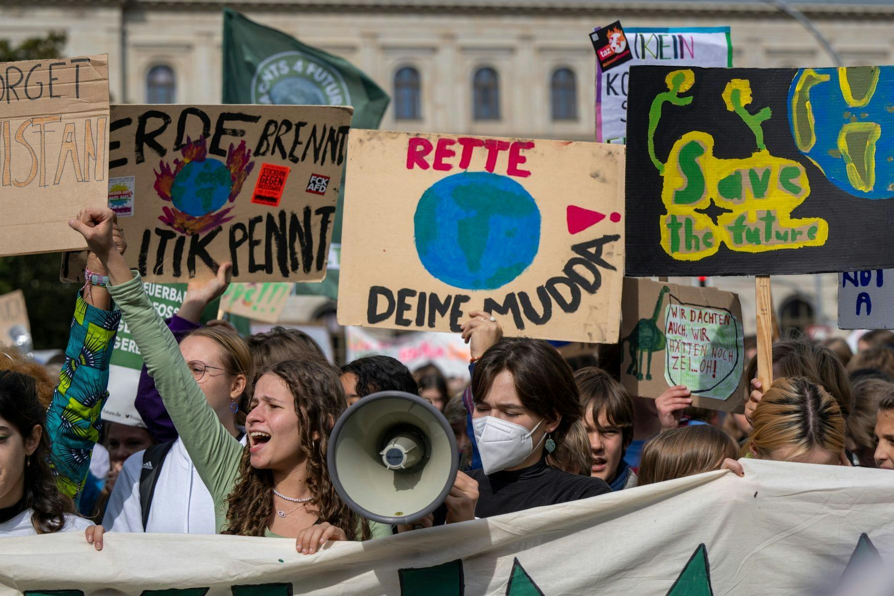 Der Demo-Zug beim letzten globalen Klimastreit in Berlin im September 2022.