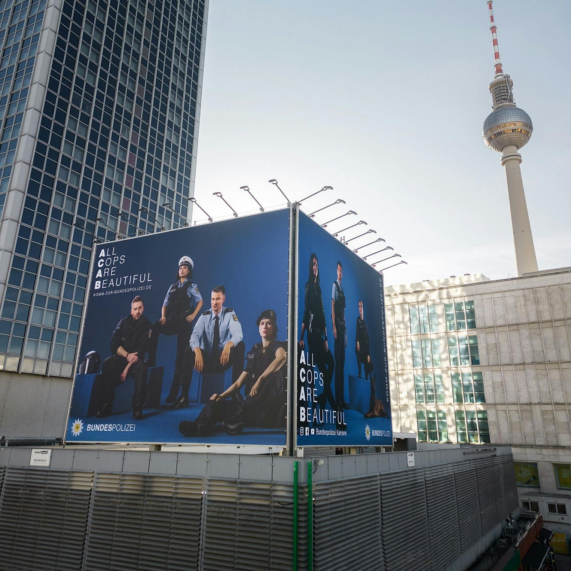 All Cops are... ? Beautiful! - Bundespolizei dichtet Kürzel „A.C.A.B.“ um