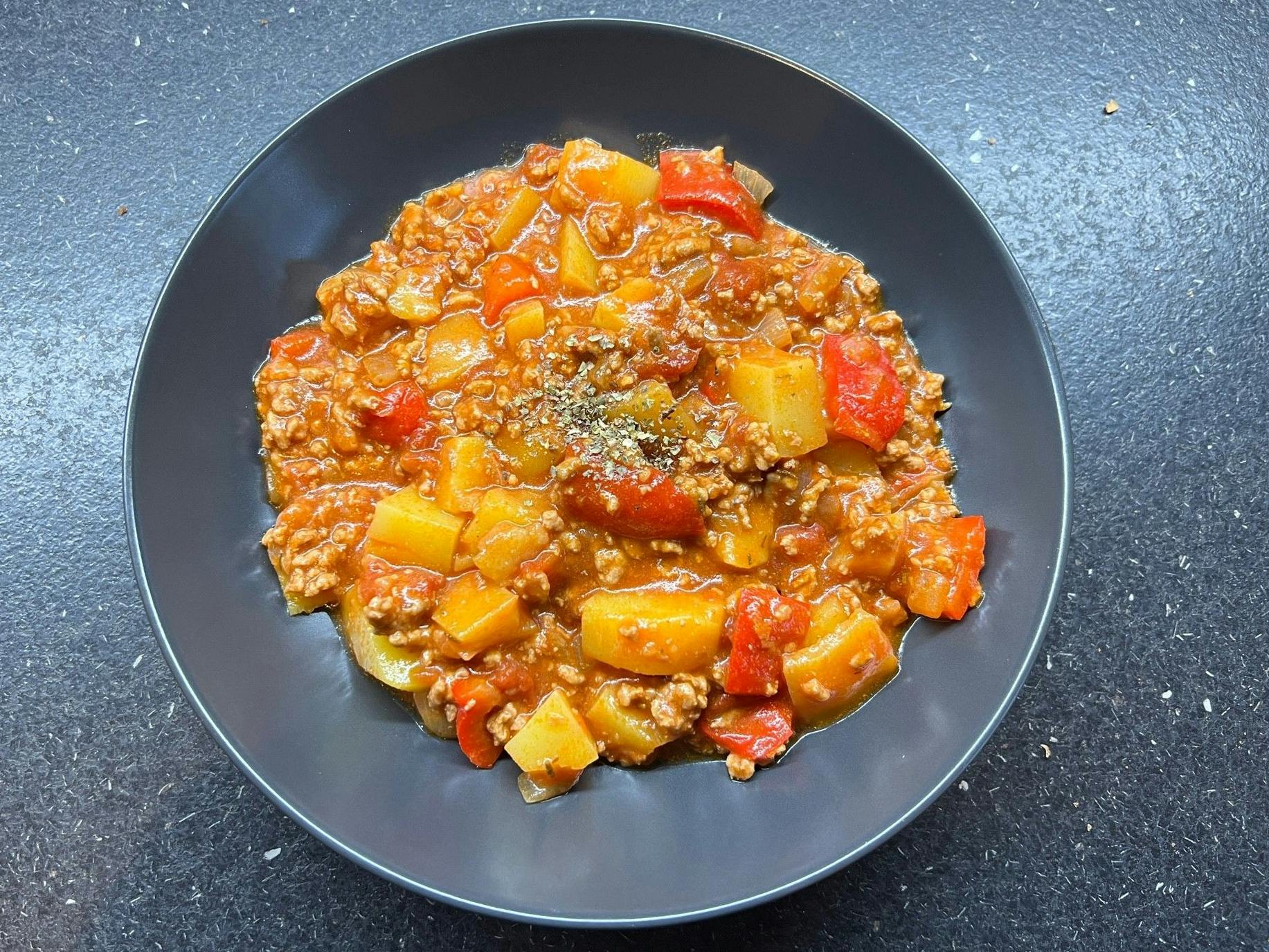 Frische, gesunde Zutaten machen den Bauerntopf mit Hackfleisch zu einem lecker-gesunden Essen.