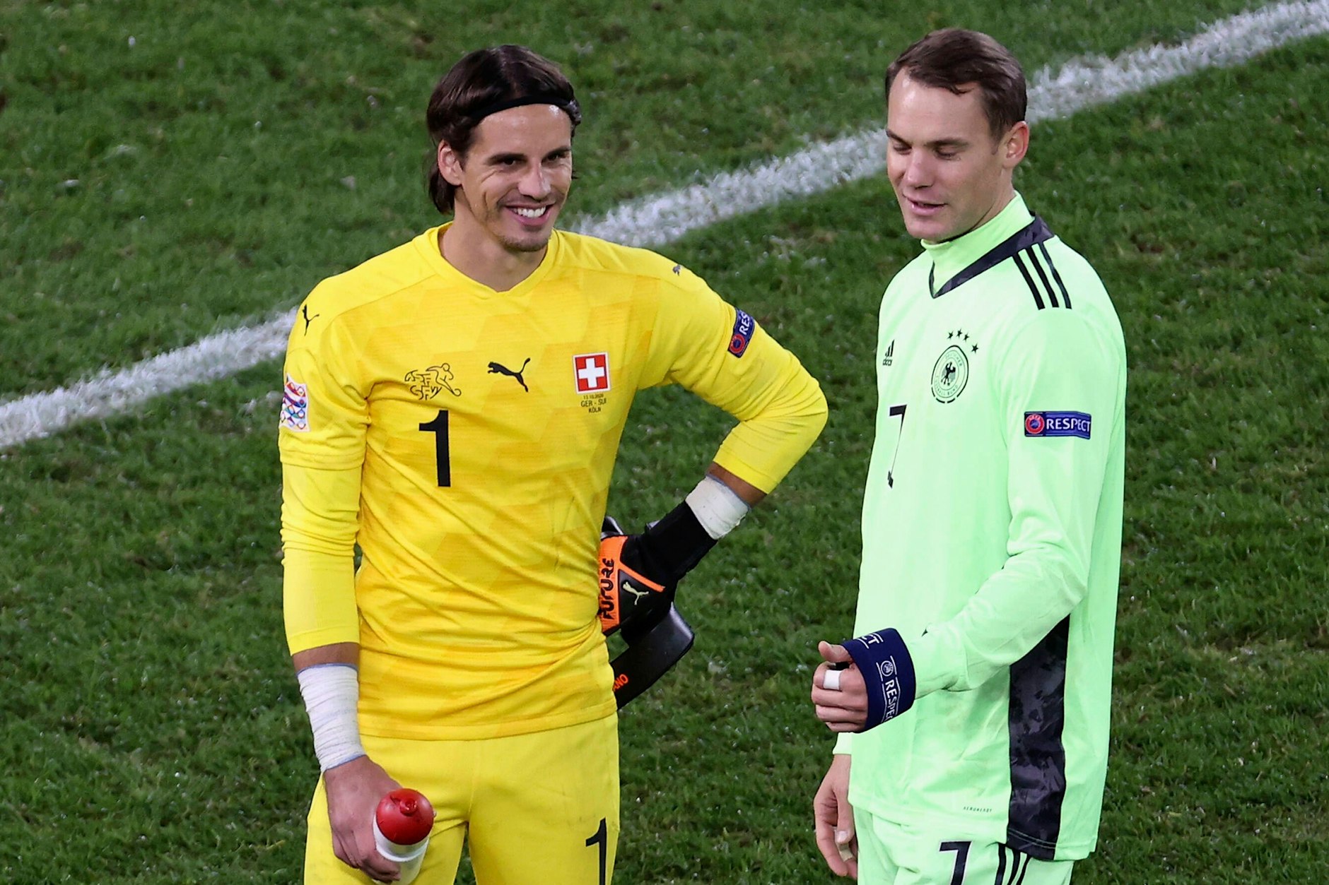 Gladbachs Schweizer Nationalkeeper Yann Sommer (l.) soll Manuel Neuer beim FC Bayern in der Rückrunde ersetzen. Oder vielleicht auch länger? 