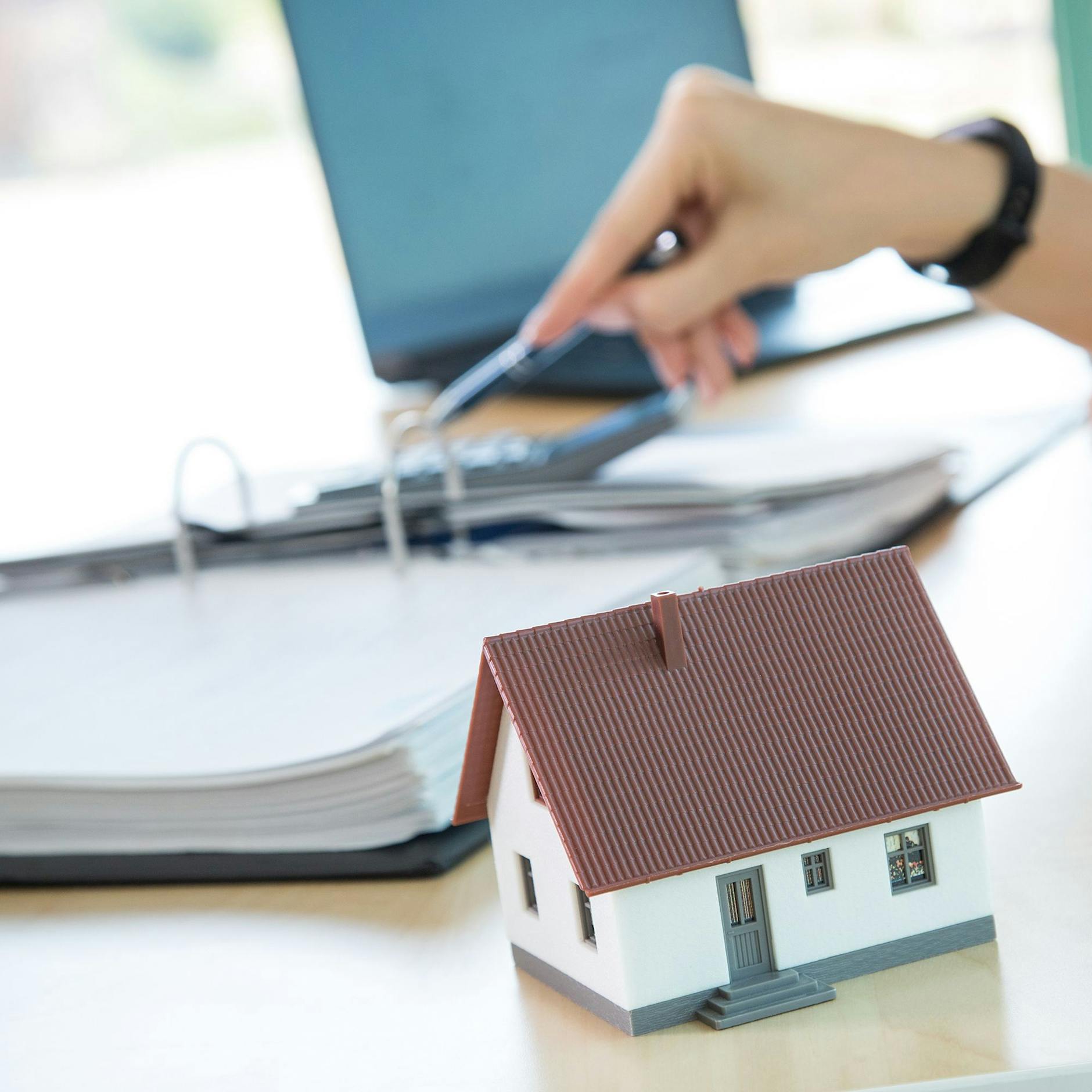 Wer kann sich heute noch ein Haus leisten? Selbst für Gutverdiener sind Immobilien zu teuer