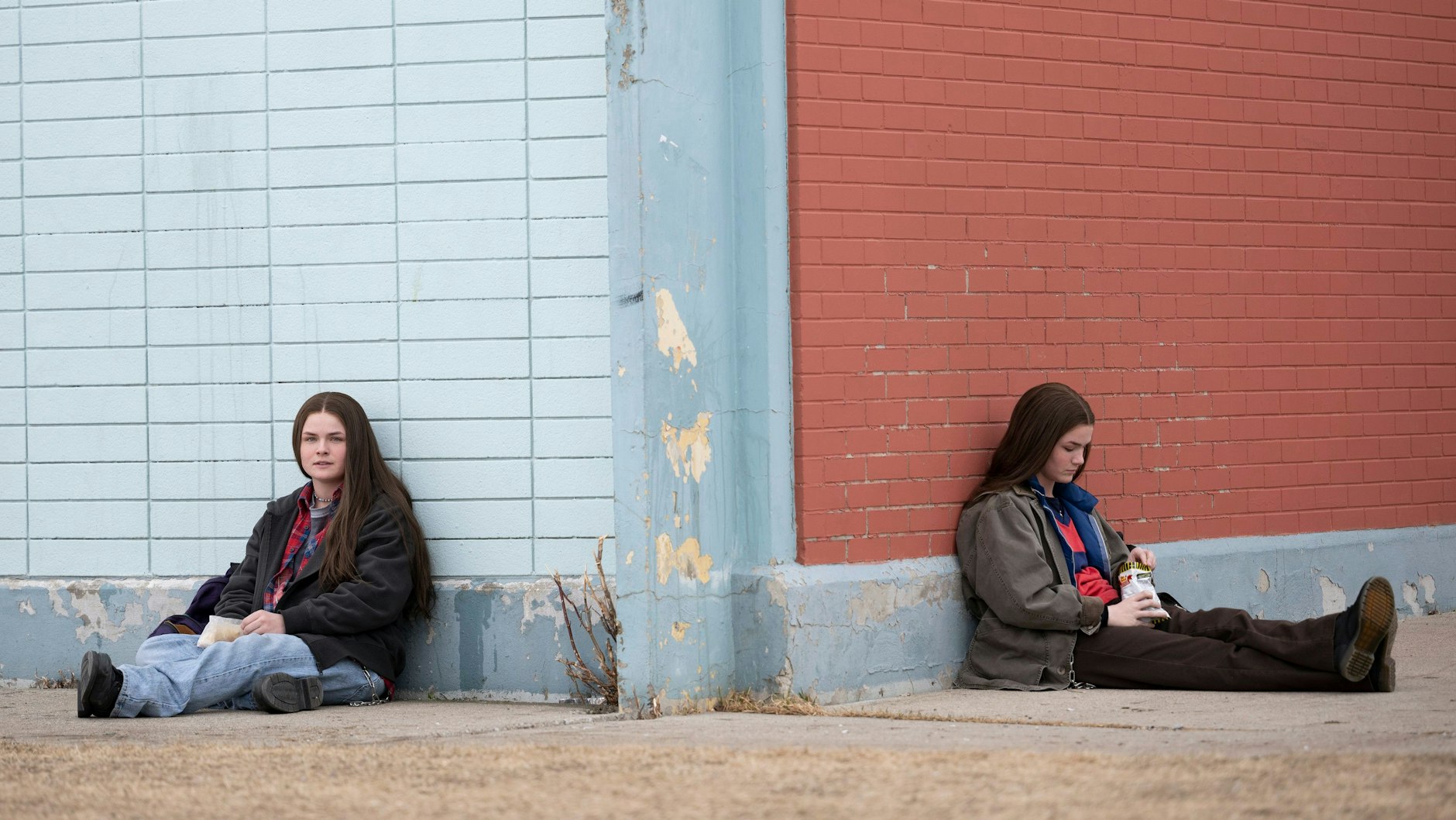 Die Zwillinge Railey und Seazynn Gilliland als Teenager-Versionen der Indie-Sängerinnen Tegan und Sara Quinn.