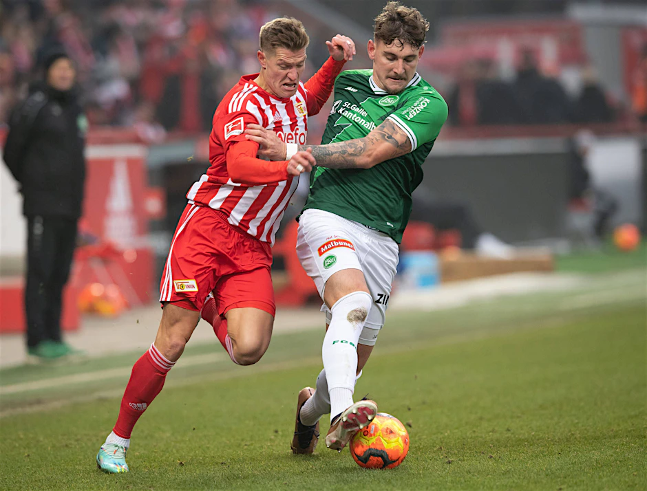 Kevin Behrens (l.) saß in der Hinrunde beim 1. FC Union Berlin meist auf der Bank, überzeugte dann aber stets als Joker.