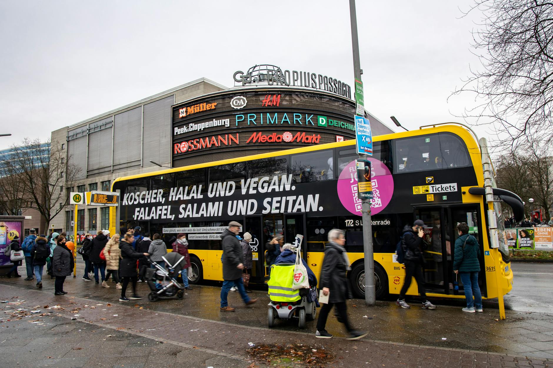 Bus mit der Vielfaltskampagne