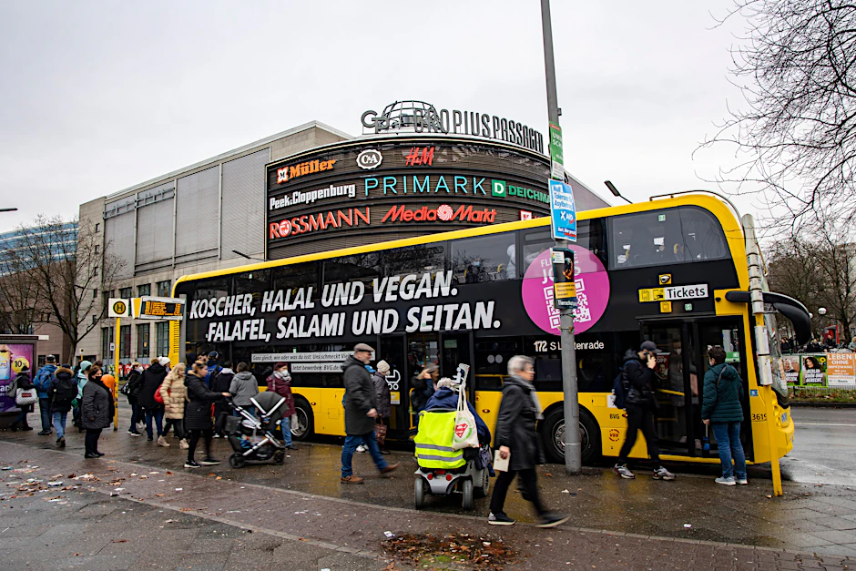 Bus mit der Vielfaltskampagne