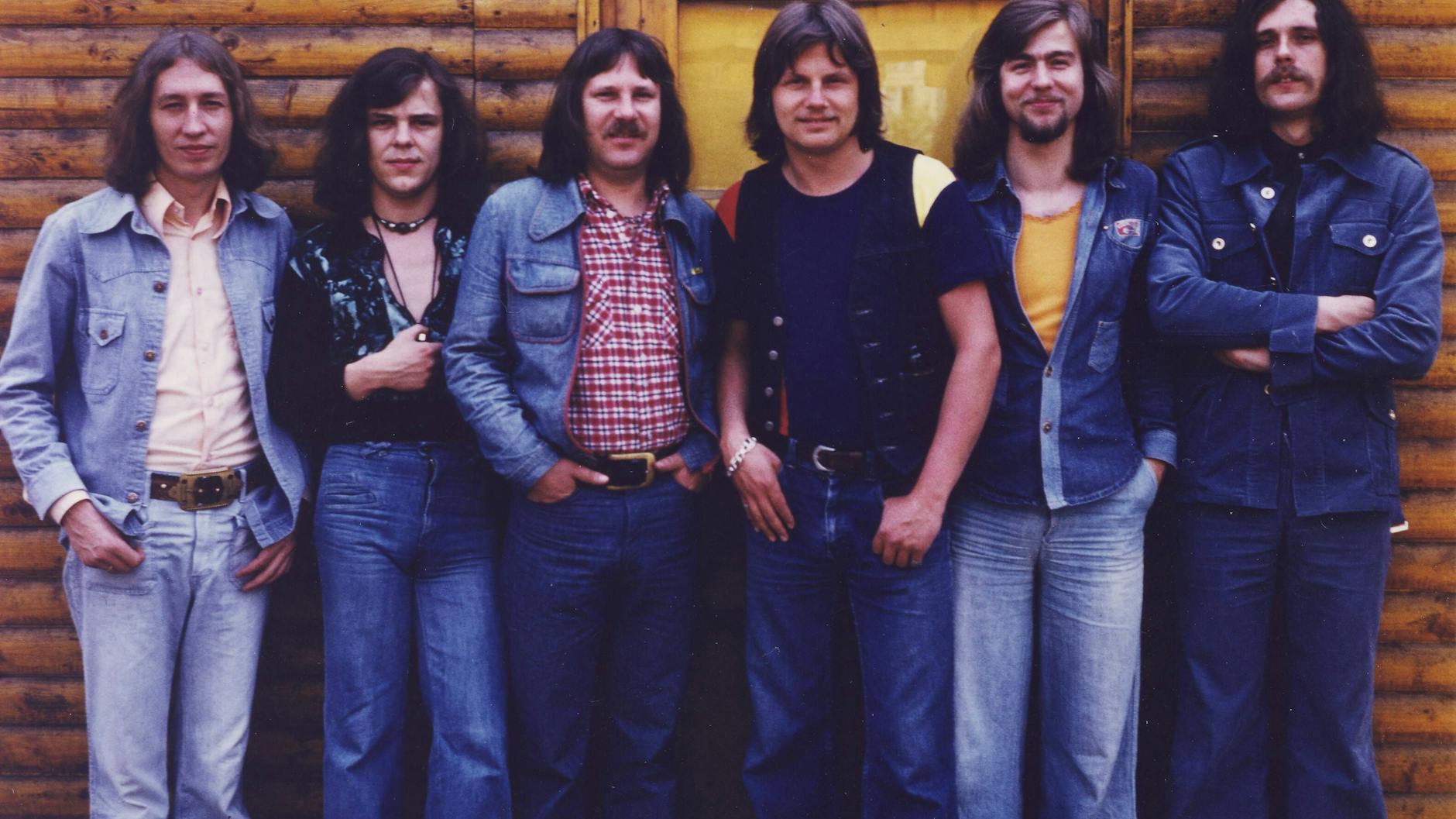 Die Ur-Besetzung von Karat: Keyboarder Ulrich Ed Swillms, Sänger Hans-Joachim Neumann, Sänger Herbert Dreilich (AUT), Bassist Henning Protzmann, Gitarrist Bernd Römer, Schlagzeuger Michael Schwandt.