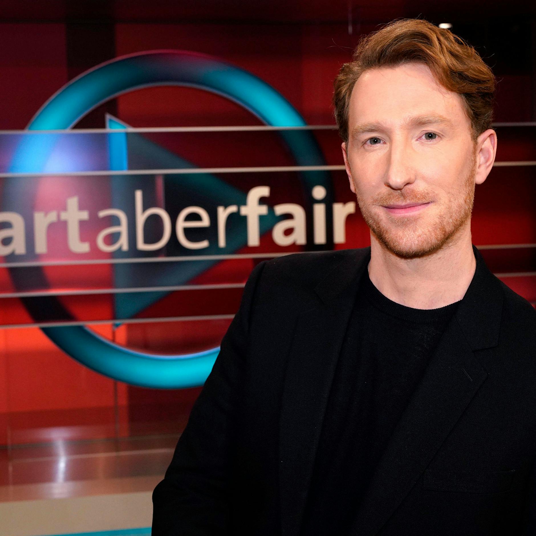 „Unprofessionell“? Wegen Beziehung mit Klimaaktivistin Luisa Neubauer: Knallhart-Kritik an „Hart aber fair“-Moderator Louis Klamroth