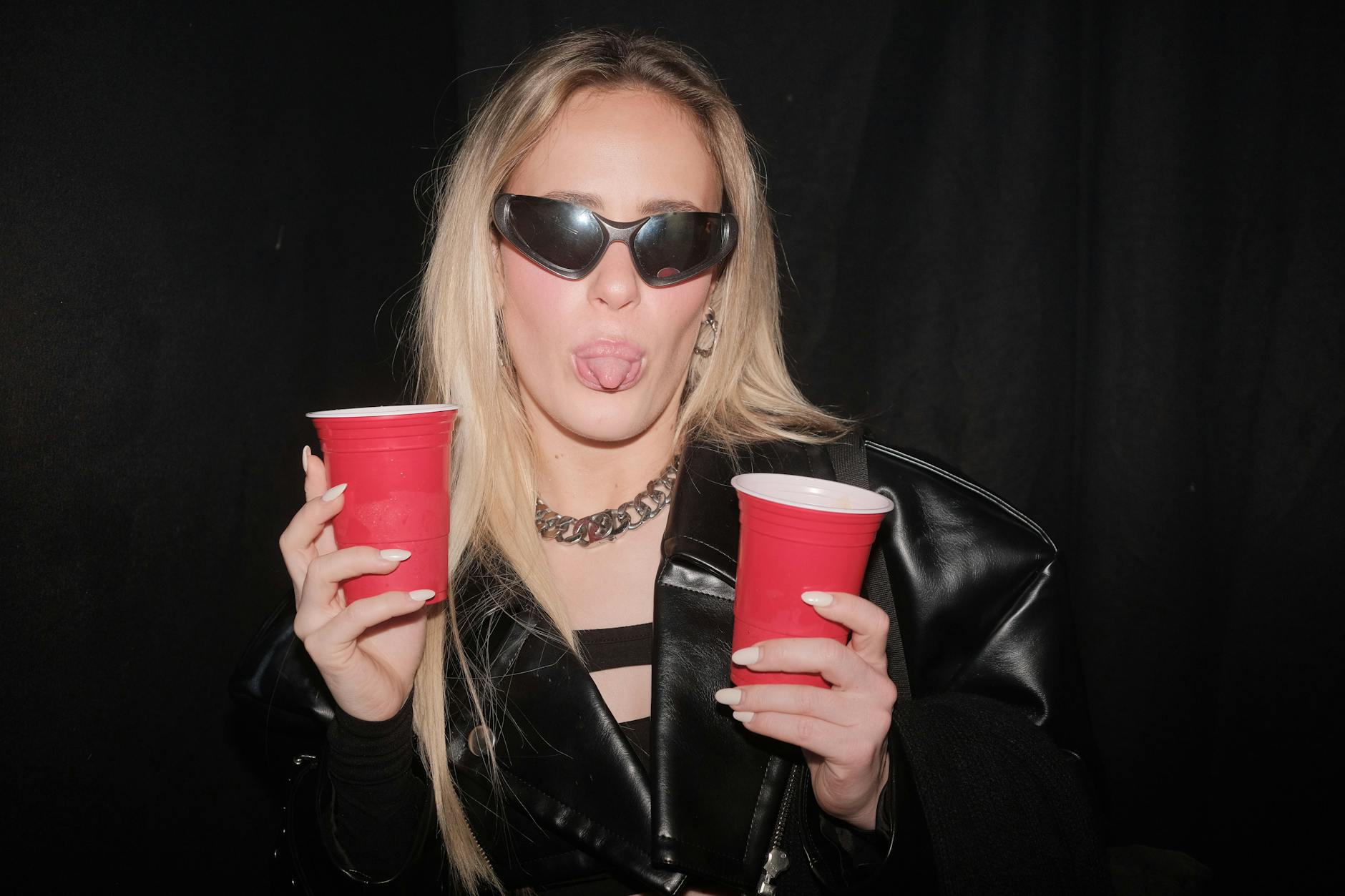 Party auf der Fashion Week: Geht auch mit Bierpong-Bechern statt Champagnergläsern.