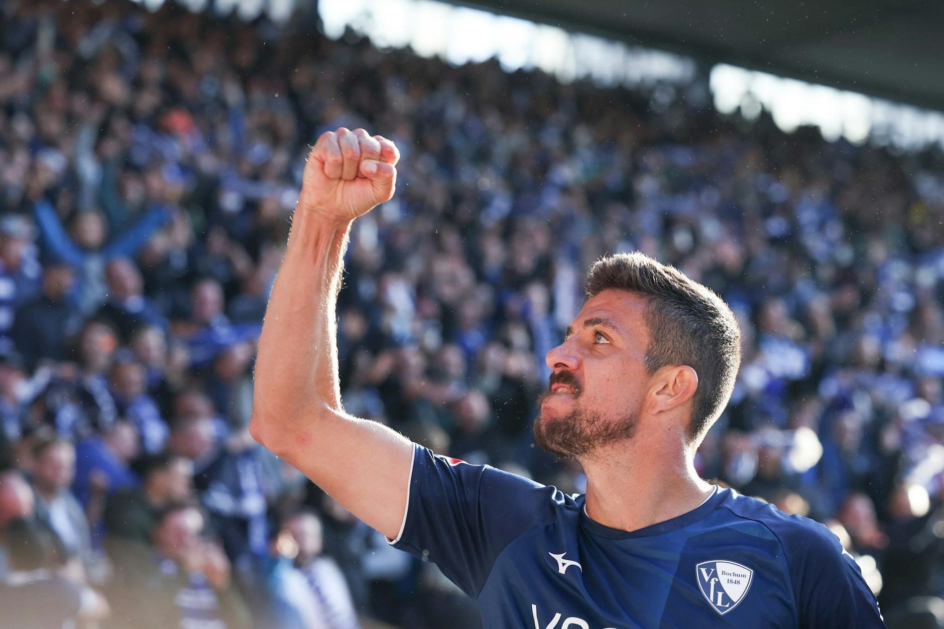 ARCHIV - VfL Bochum verlängerte den Vertrag mit Anthony Losilla.